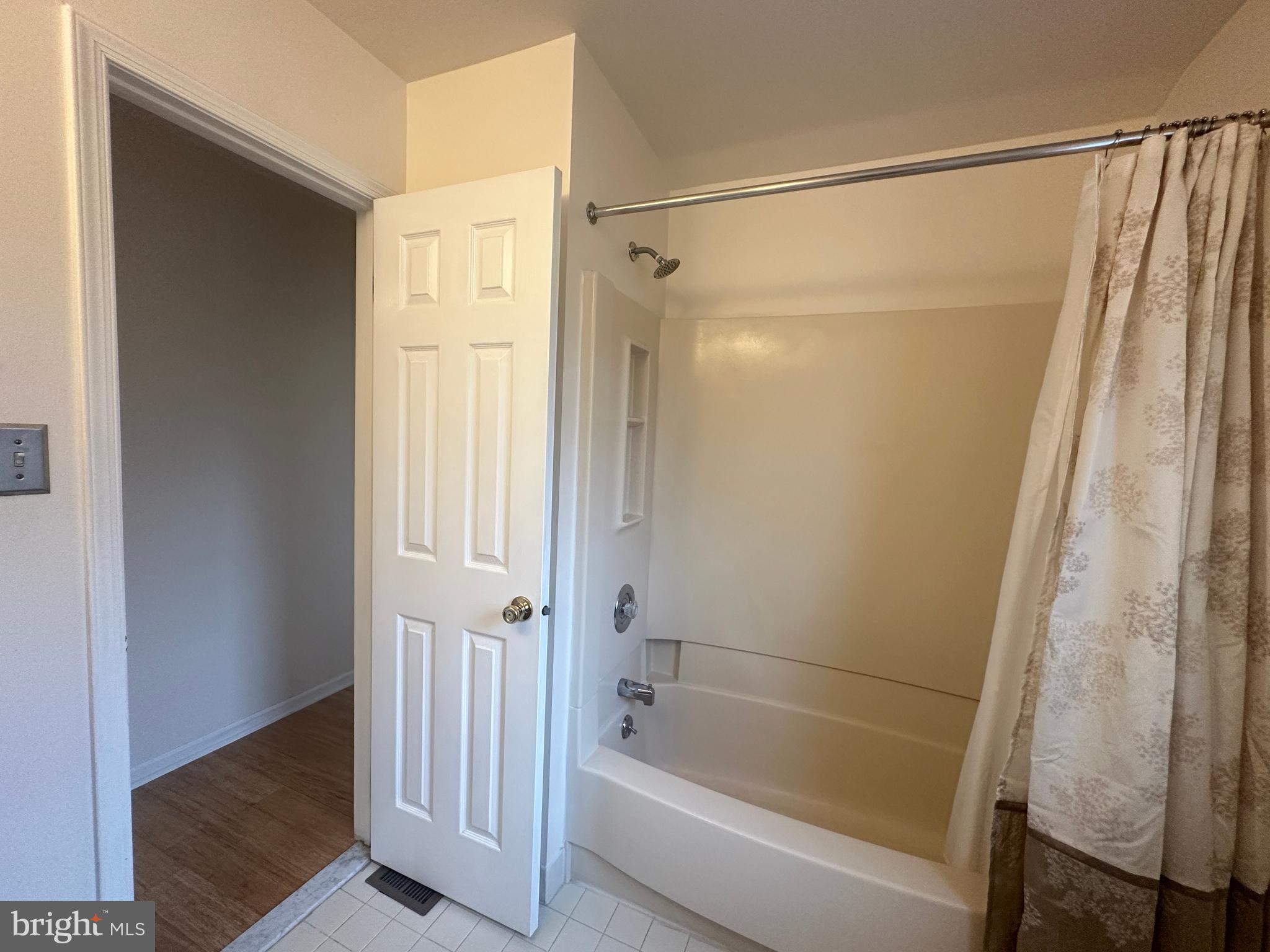 TWIN HILLS - Residential