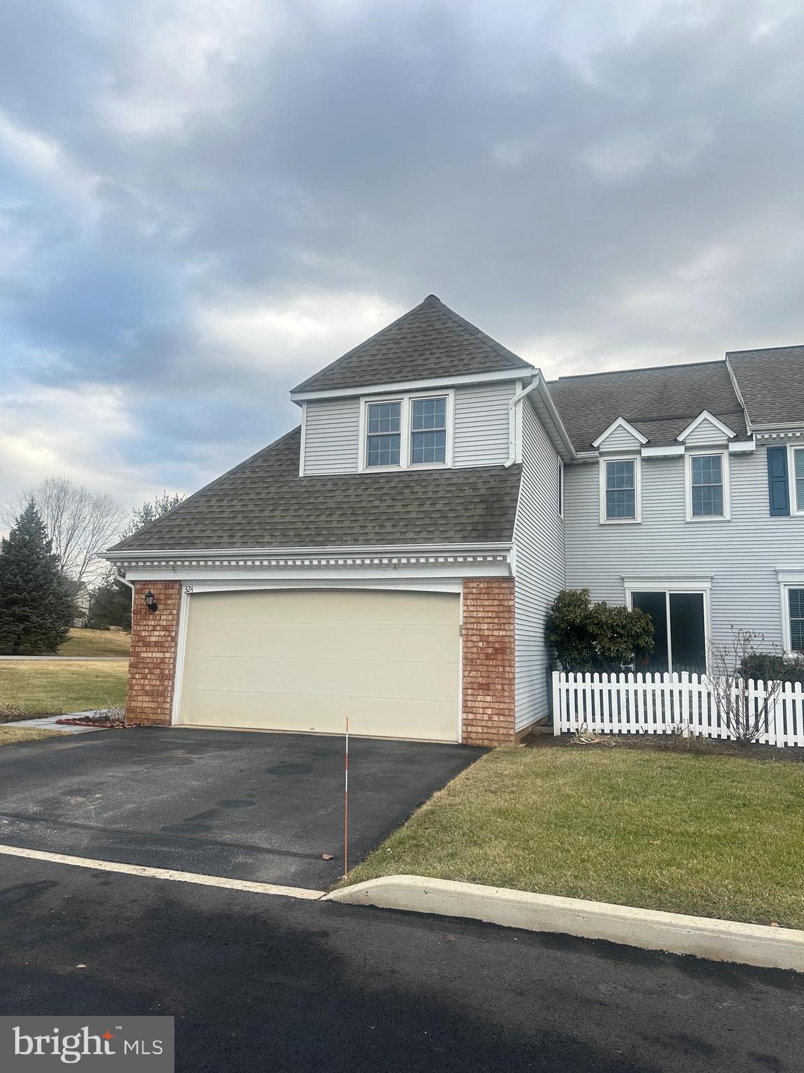 TWIN HILLS - Residential