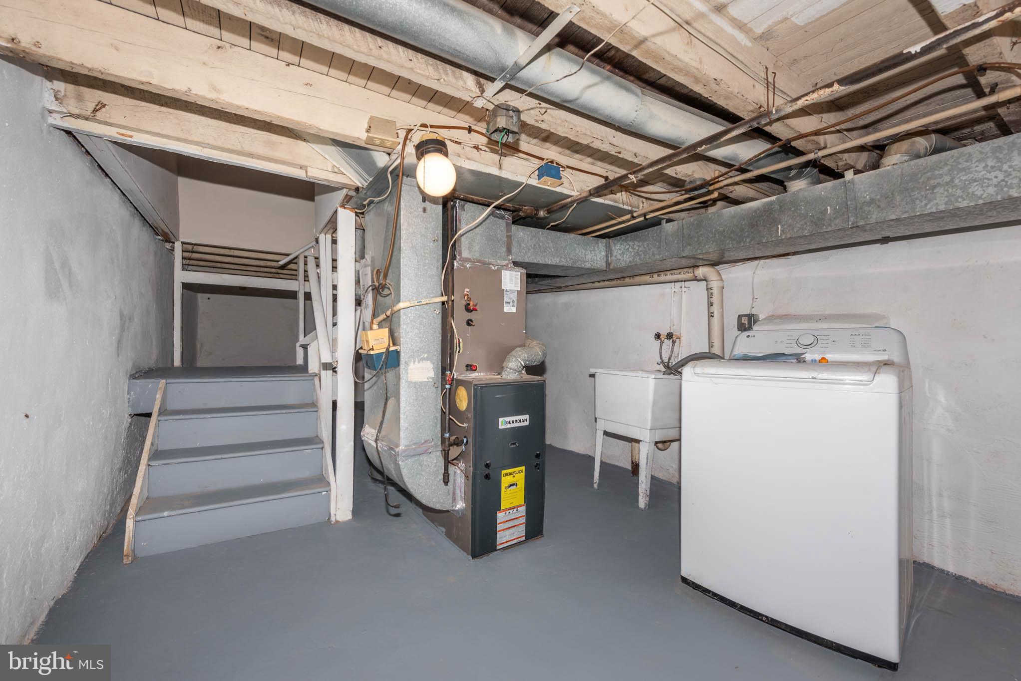 BROADWAY EAST - Residential