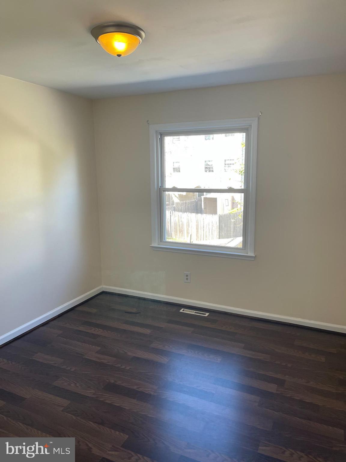 TOWN & COUNTRY TOWNHOUSES - Residential Lease