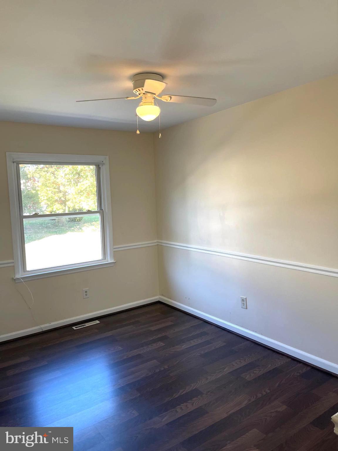 TOWN & COUNTRY TOWNHOUSES - Residential Lease