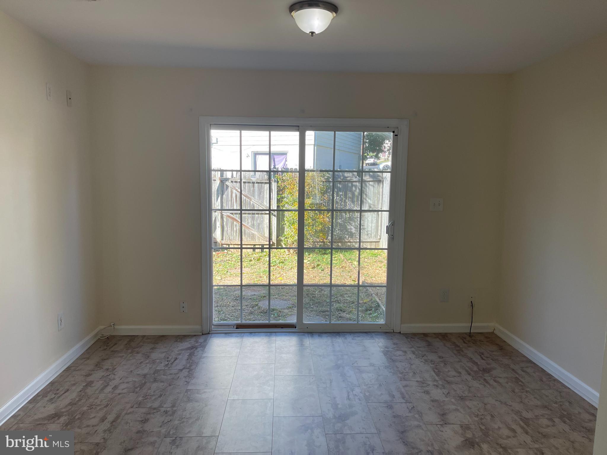 TOWN & COUNTRY TOWNHOUSES - Residential Lease