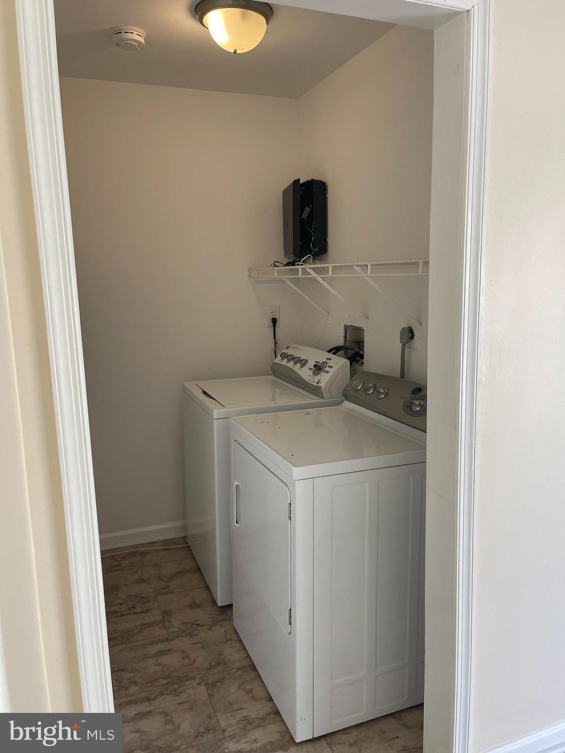 TOWN & COUNTRY TOWNHOUSES - Residential Lease