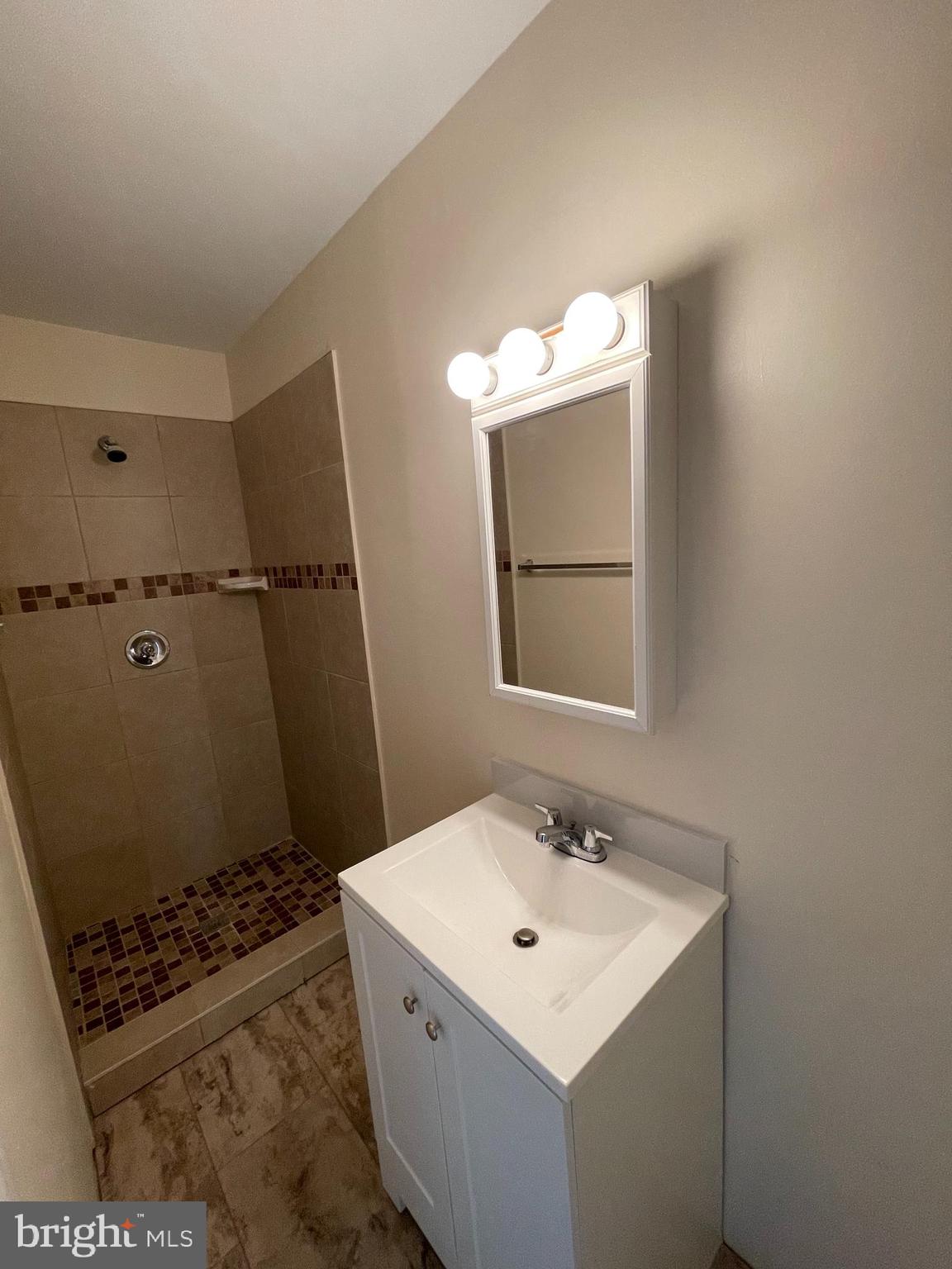 TOWN & COUNTRY TOWNHOUSES - Residential Lease