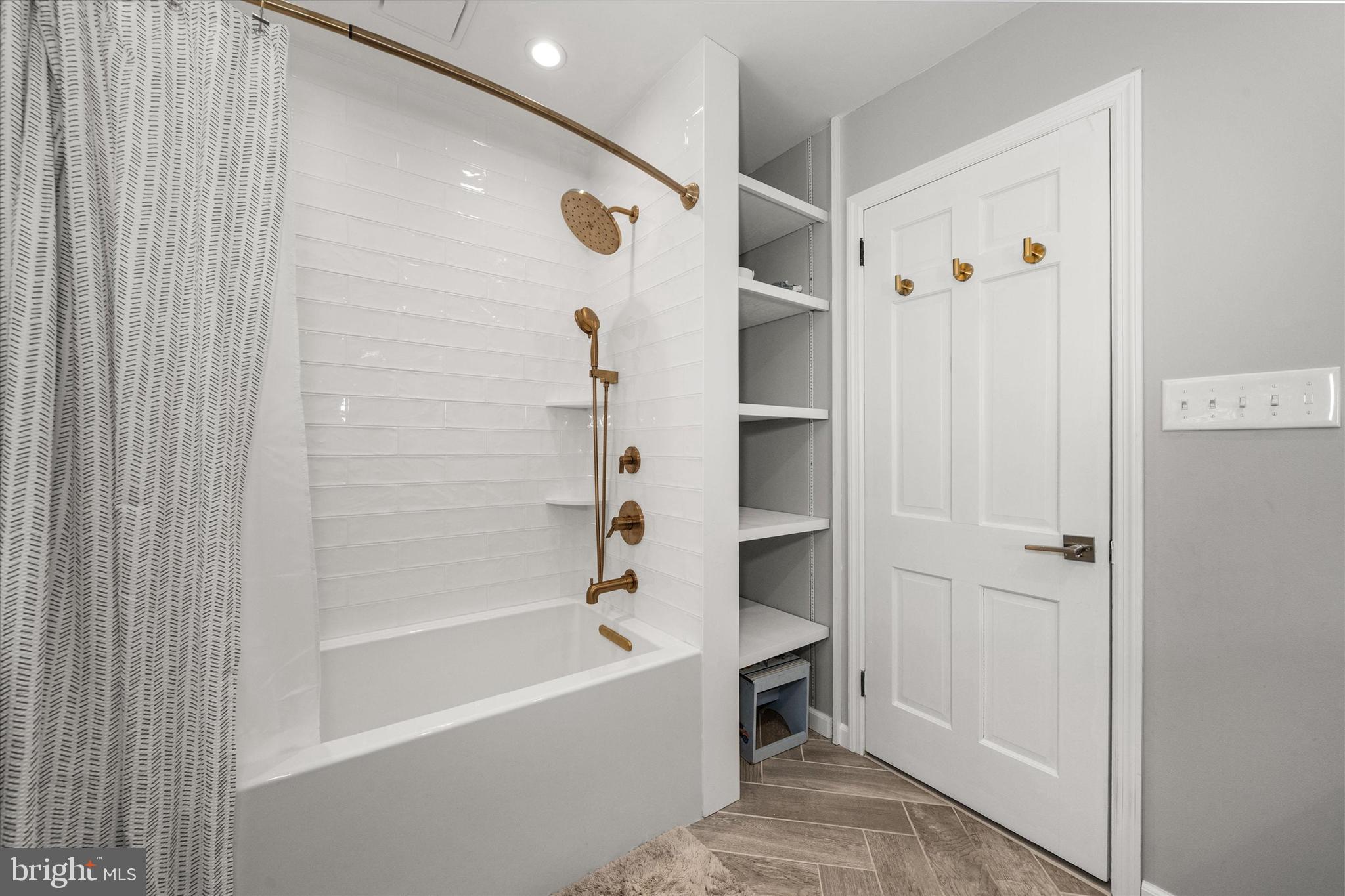 HAMORTON WOODS - Residential