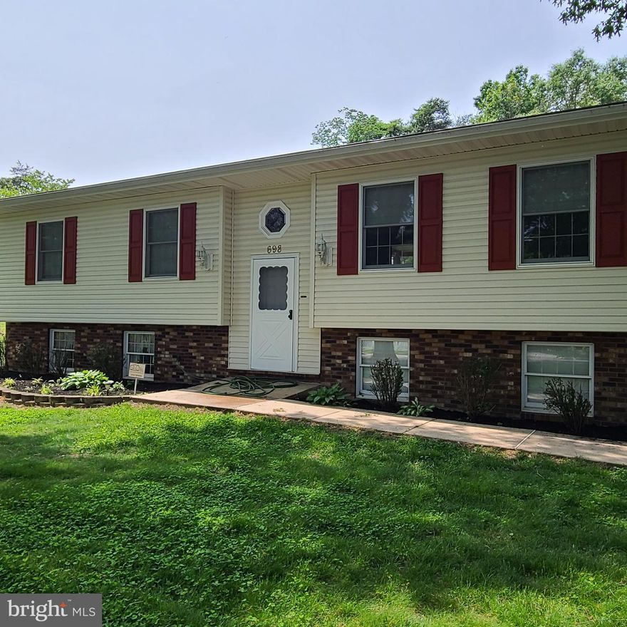 Great Home, Freshly painted - 3 Bedrooms all in main floor, 2 bathrooms, family room in basement with fireplace, bonus room and 2nd kitchen located in lower level. Great screen room off dining room. Huge 2 car garage. Welcome Home