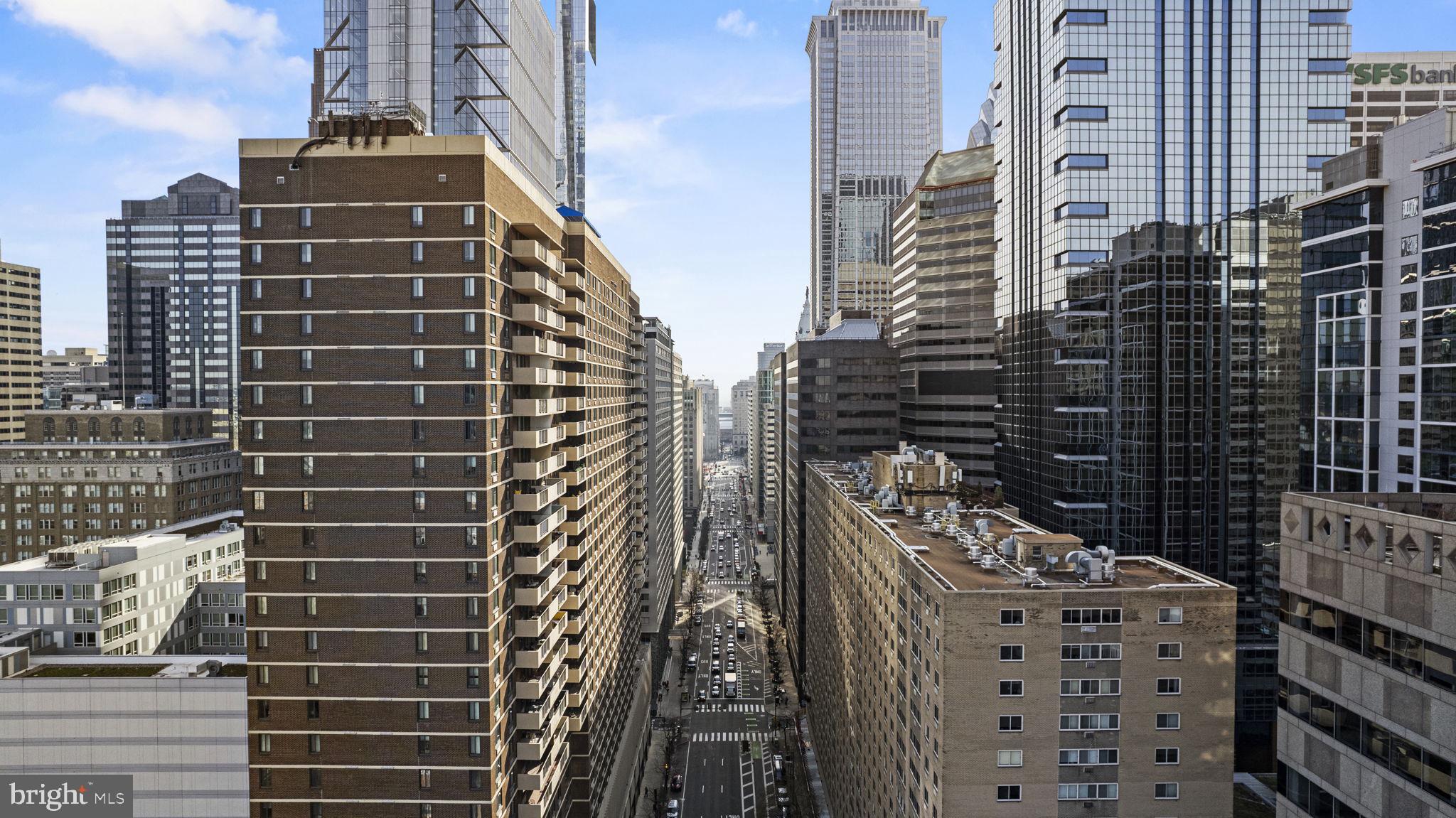 LOGAN SQUARE - Residential