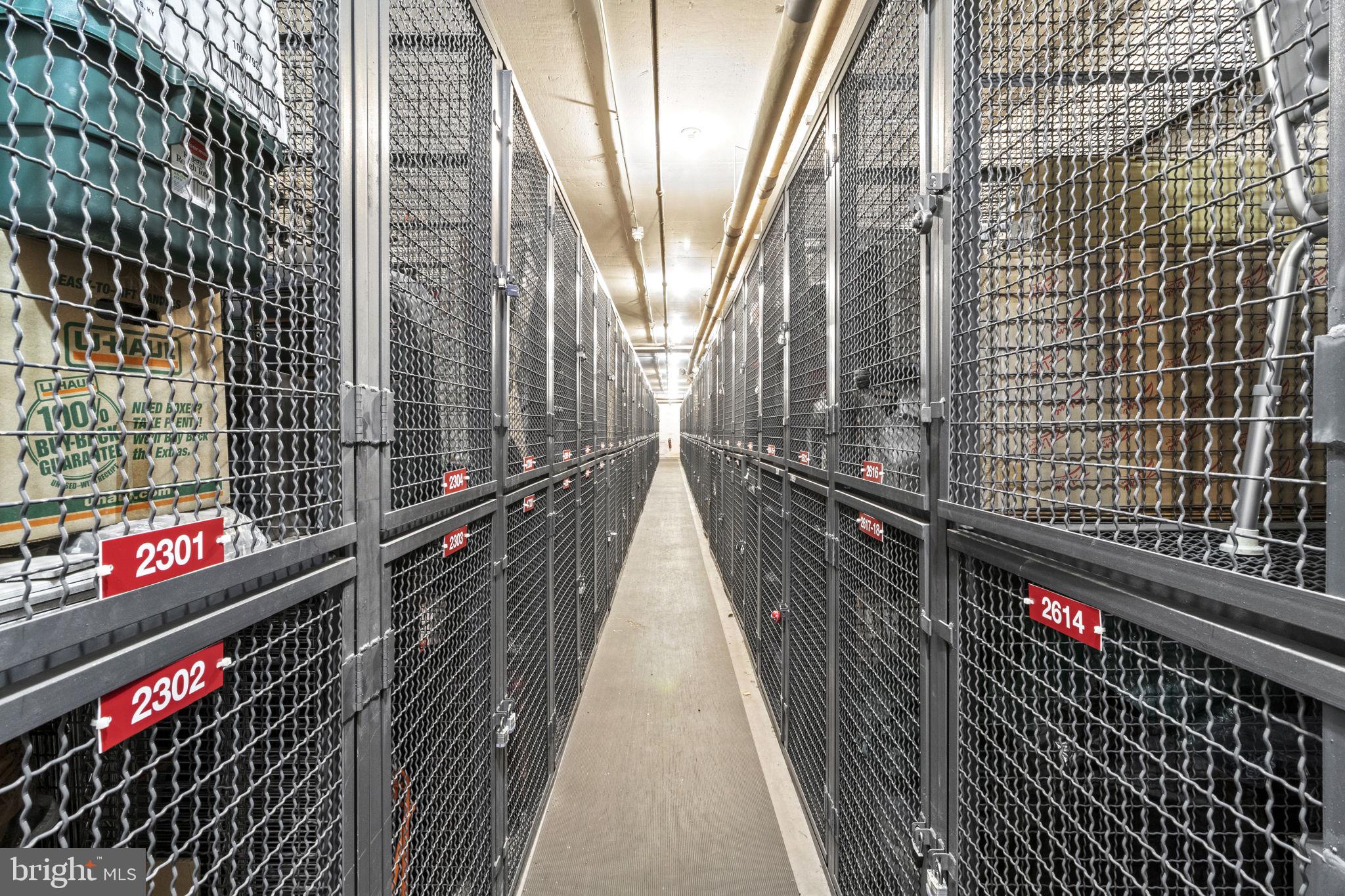 LOGAN SQUARE - Residential