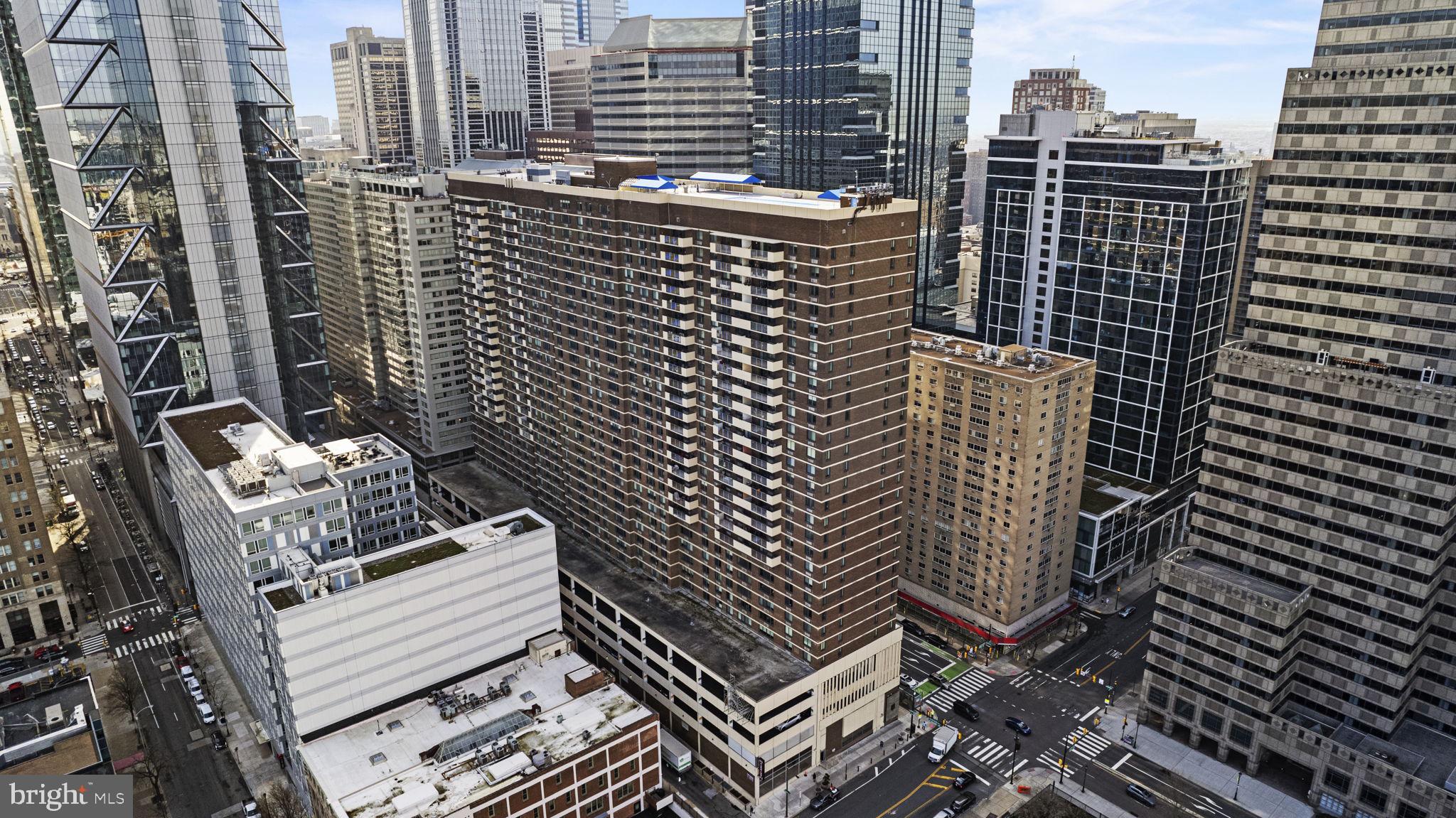 LOGAN SQUARE - Residential