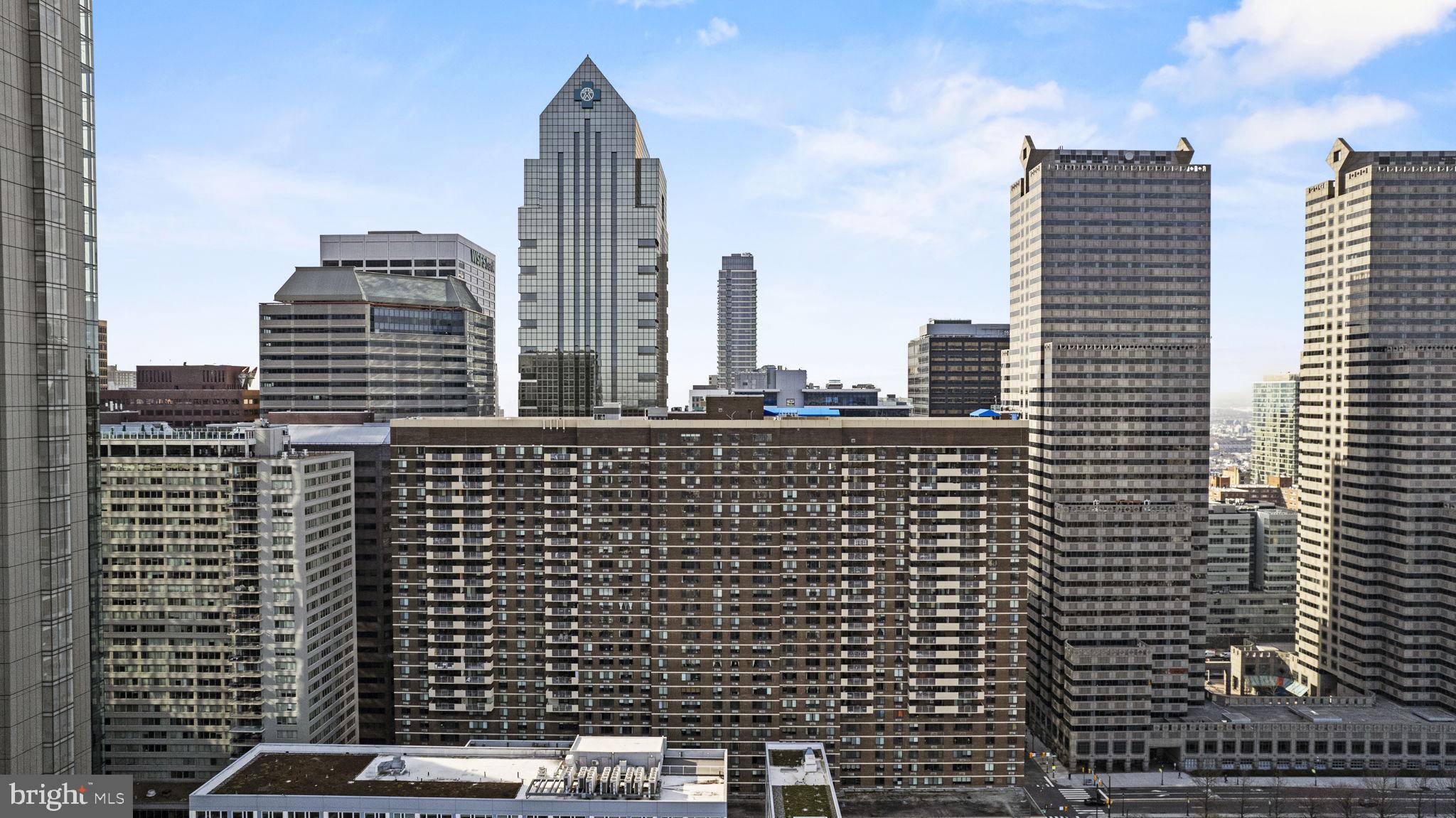 LOGAN SQUARE - Residential