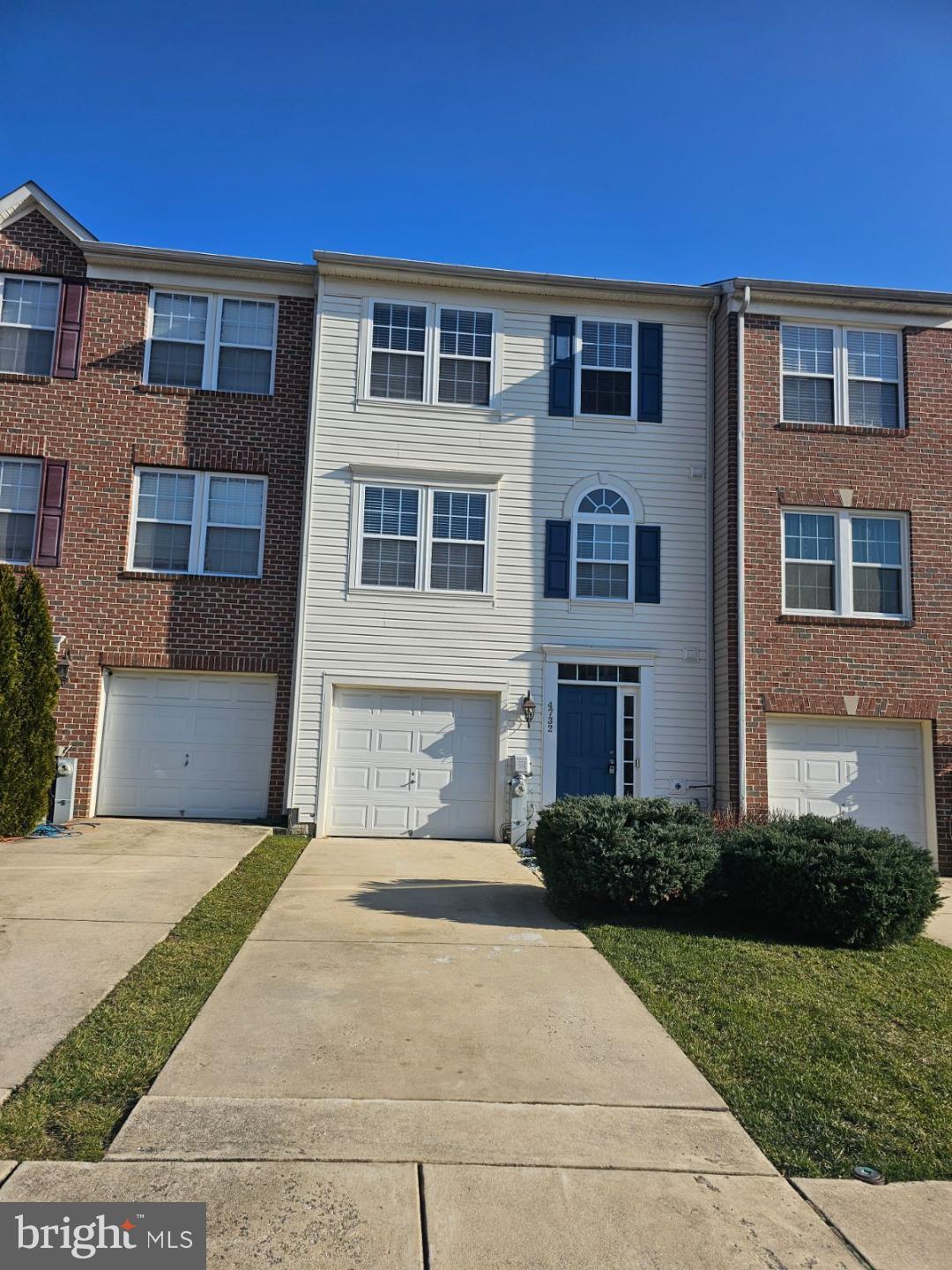 HOLLY WOODS - Residential Lease