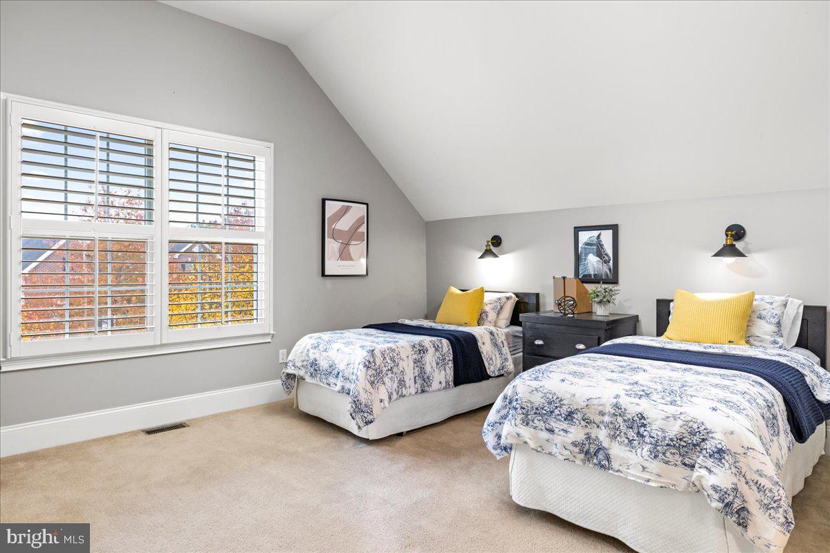 UPPER MOUNTAIN ESTS - Residential