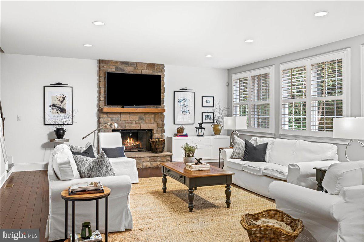 UPPER MOUNTAIN ESTS - Residential