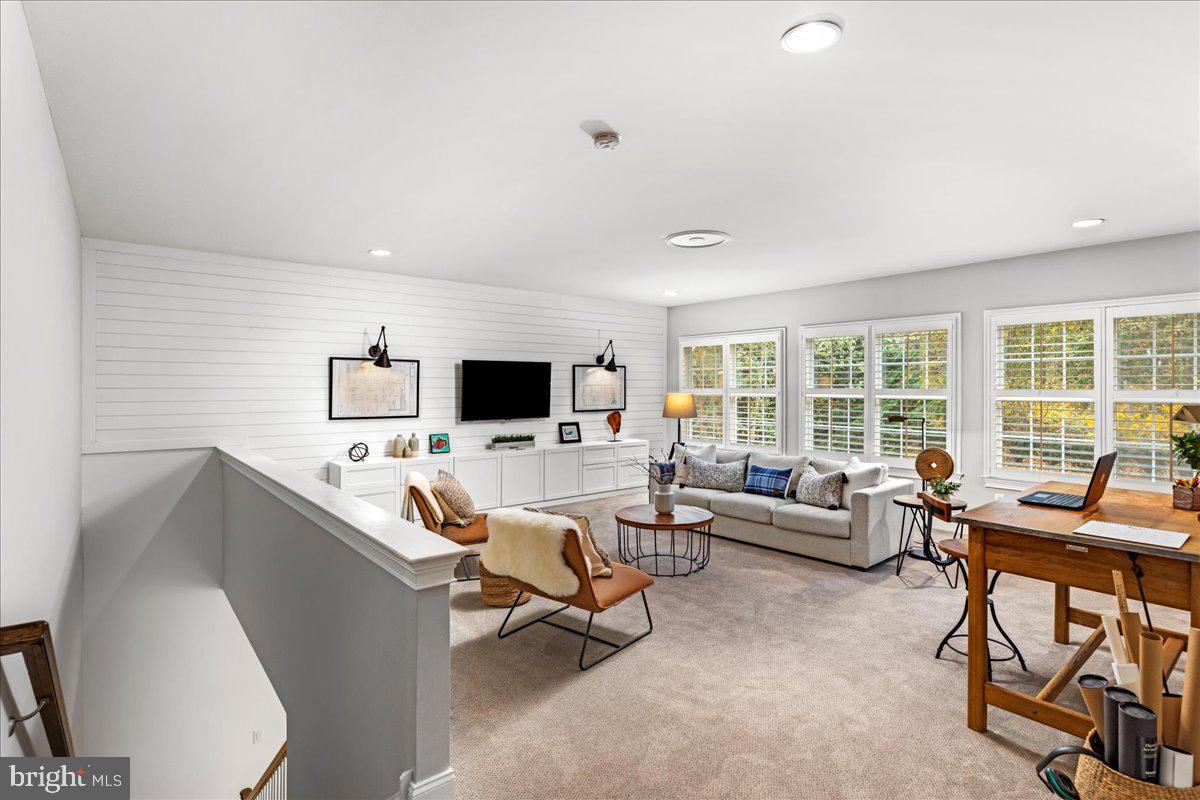 UPPER MOUNTAIN ESTS - Residential