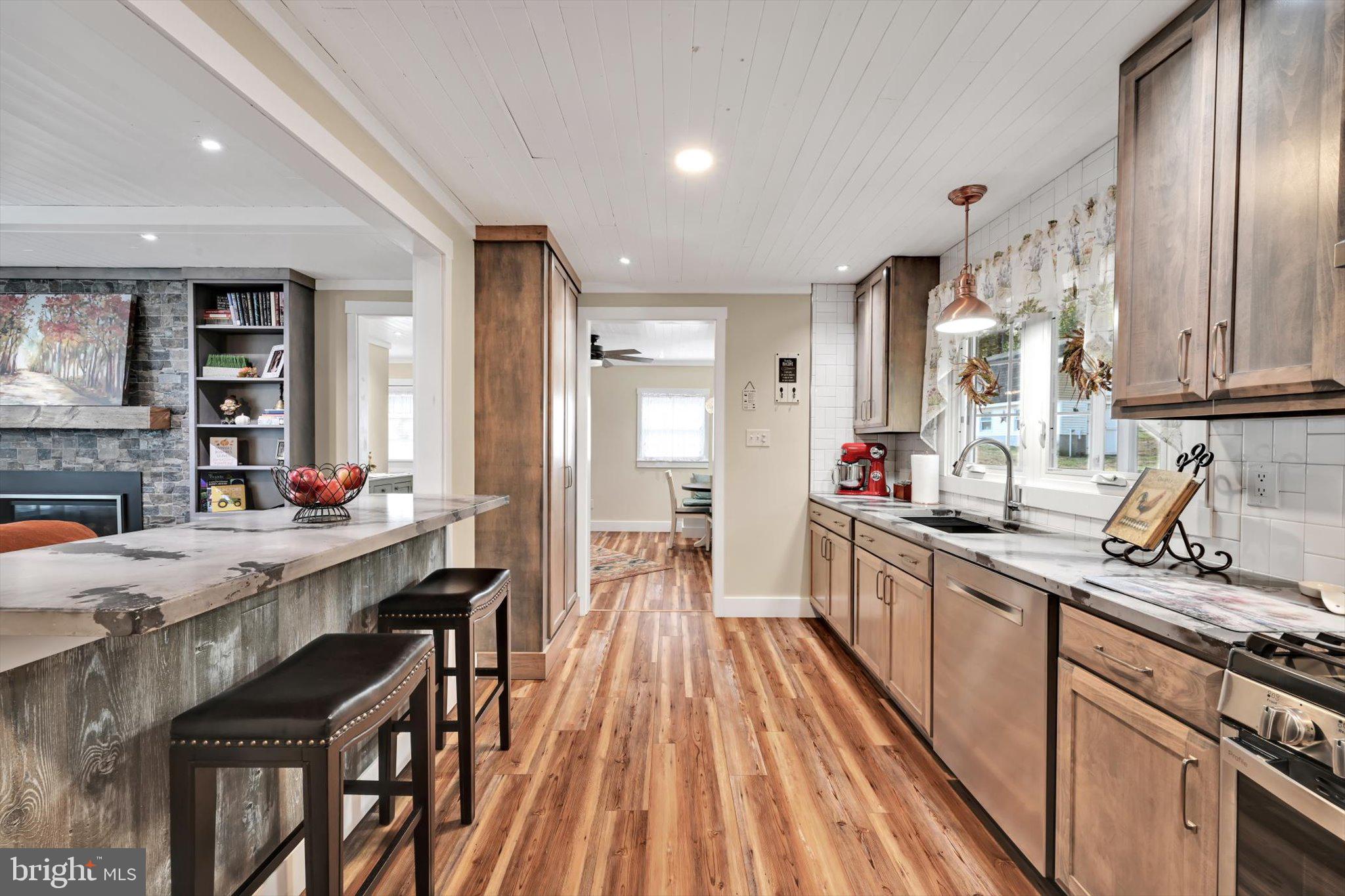 LAKE WYNONAH - Residential