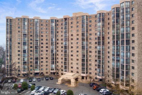 Photo of 5903 Mount Eagle Drive #103, ALEXANDRIA, VA 22303 (MLS # VAFX2294132)