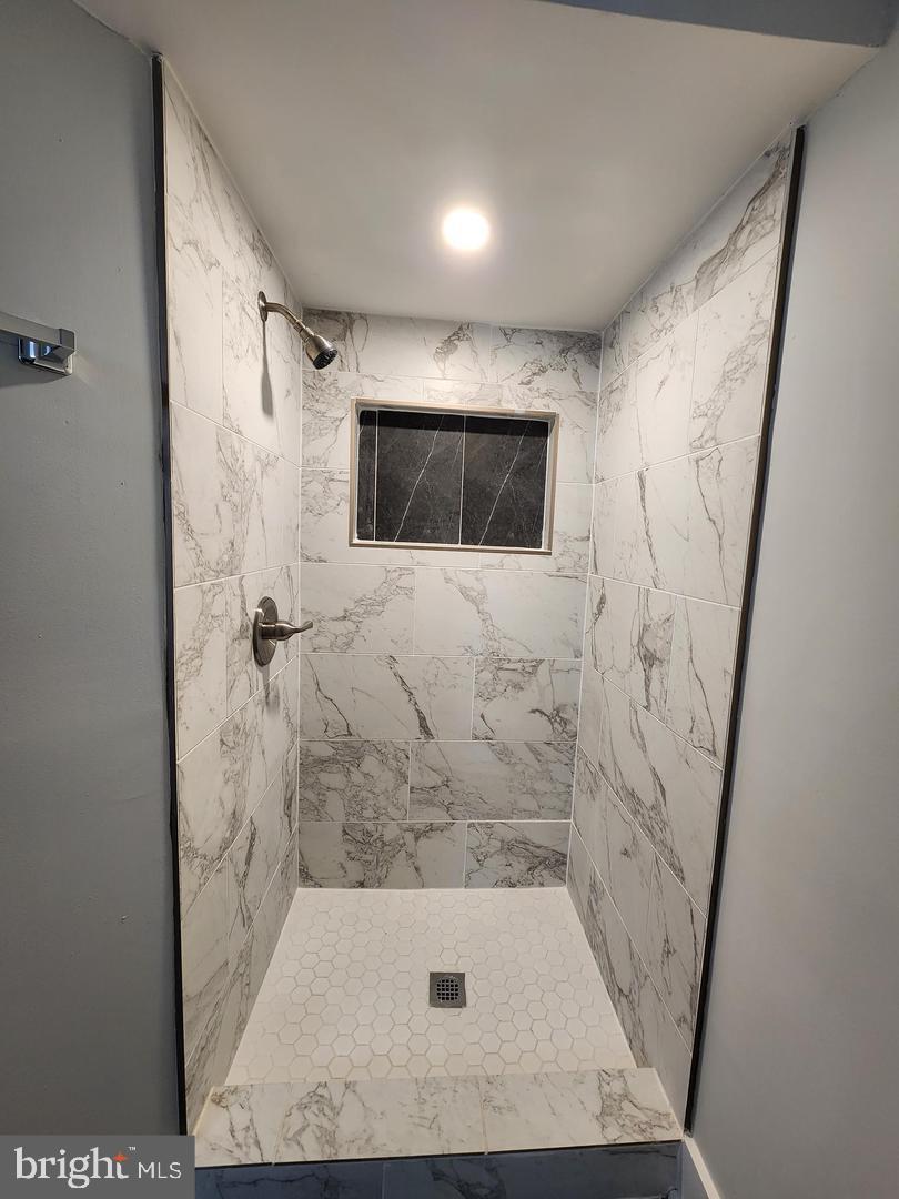 RIVERDALE WOODS - Residential