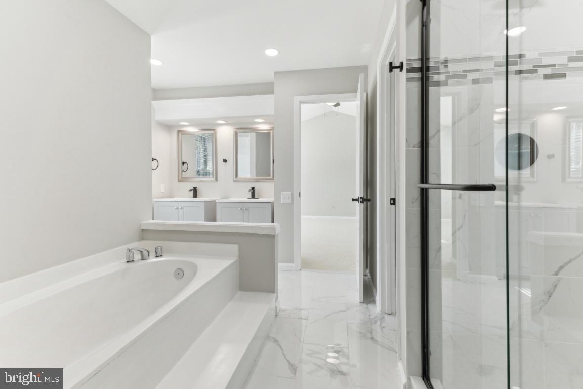 WELLINGTON/CLOVERHILL - Residential