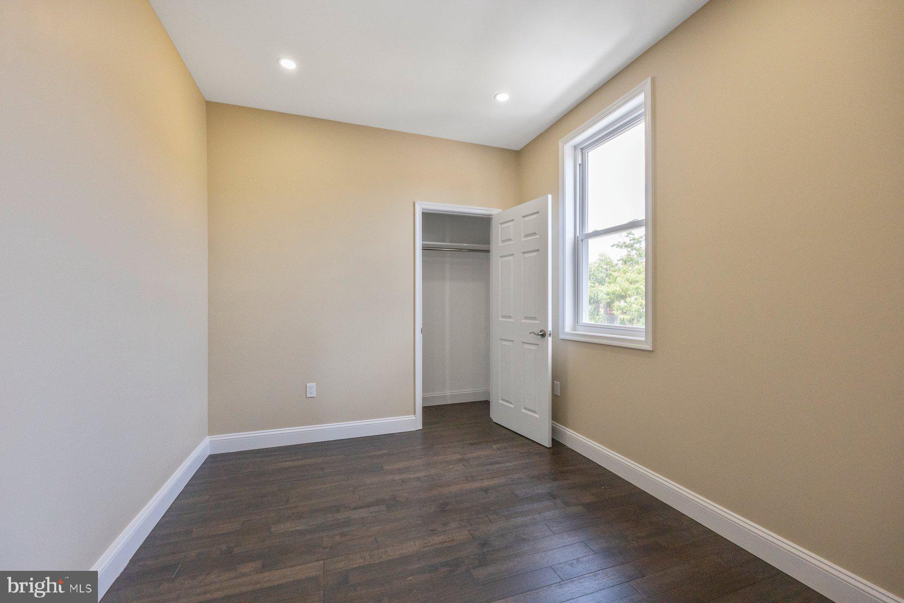 BROADWAY EAST - Residential