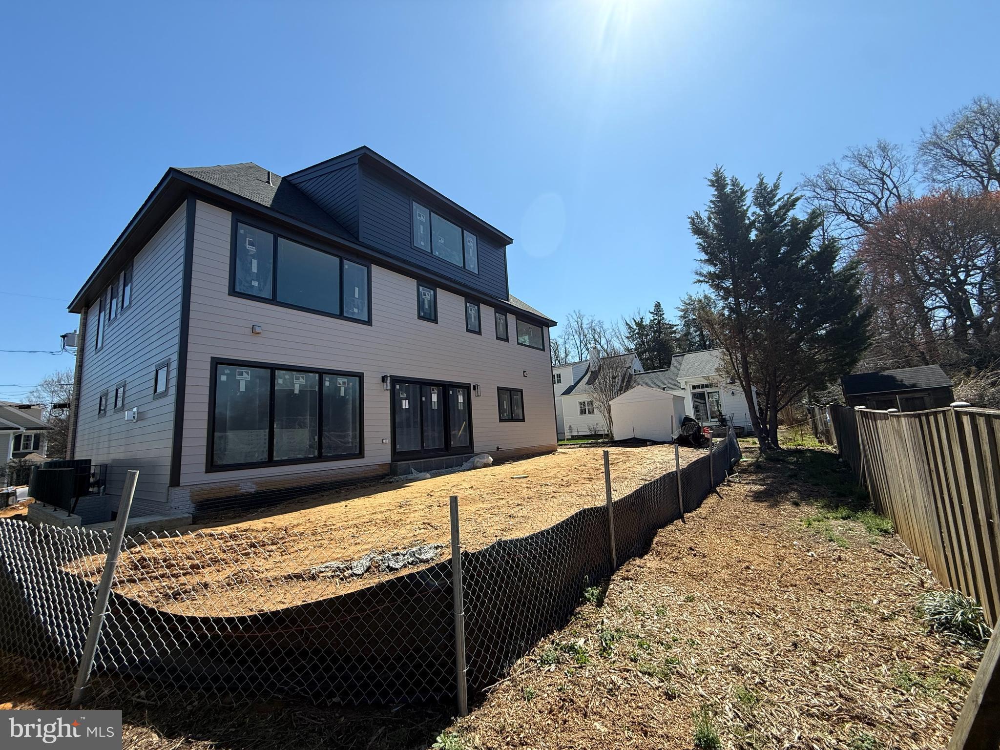 WHISTLING PINES - Residential