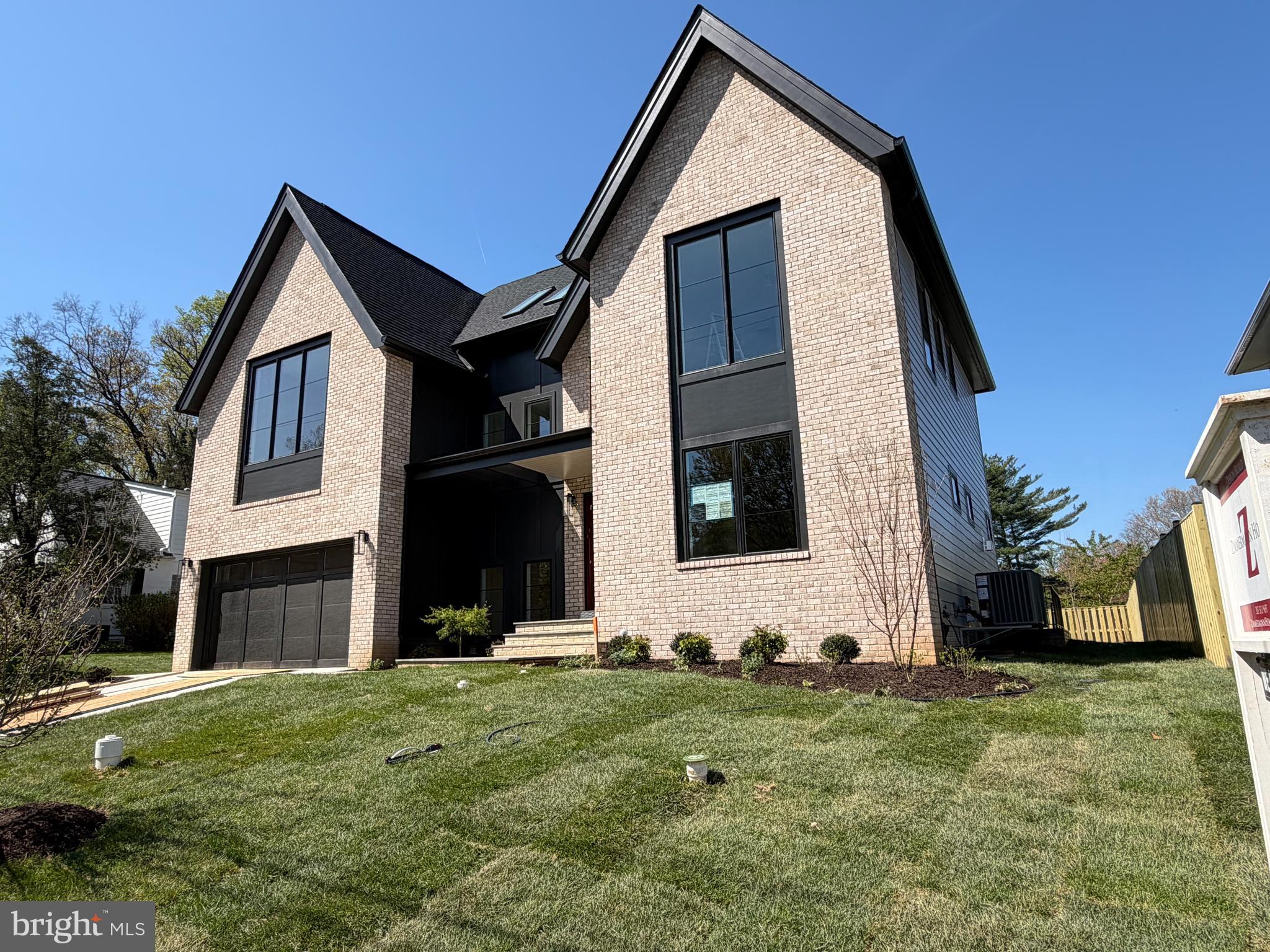 WHISTLING PINES - Residential