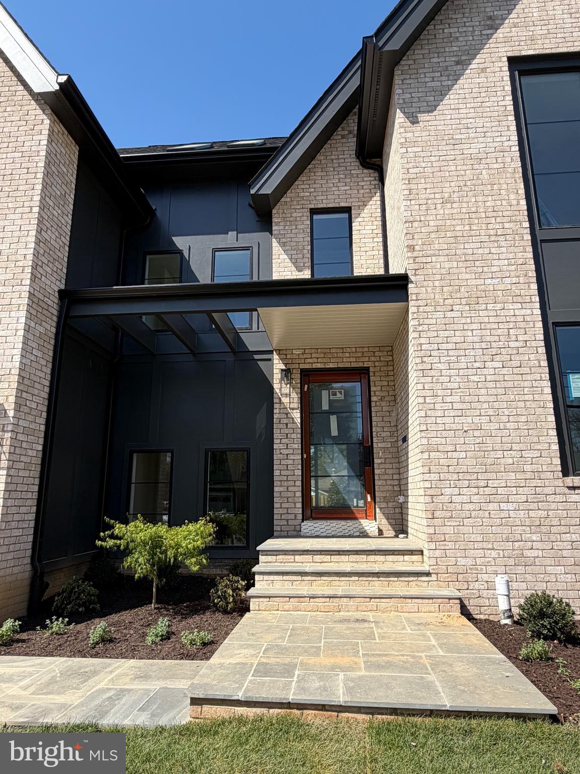 WHISTLING PINES - Residential