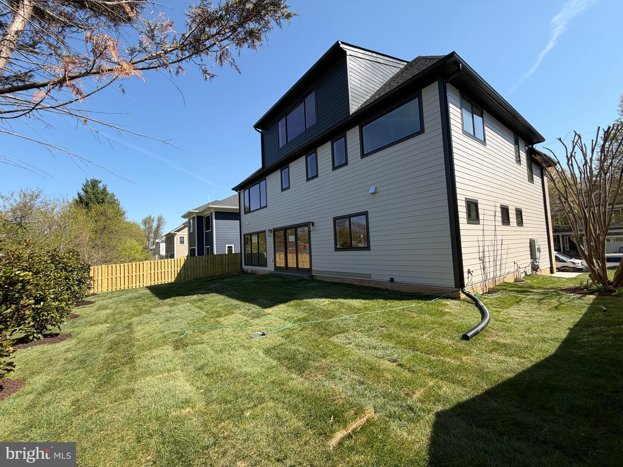 WHISTLING PINES - Residential