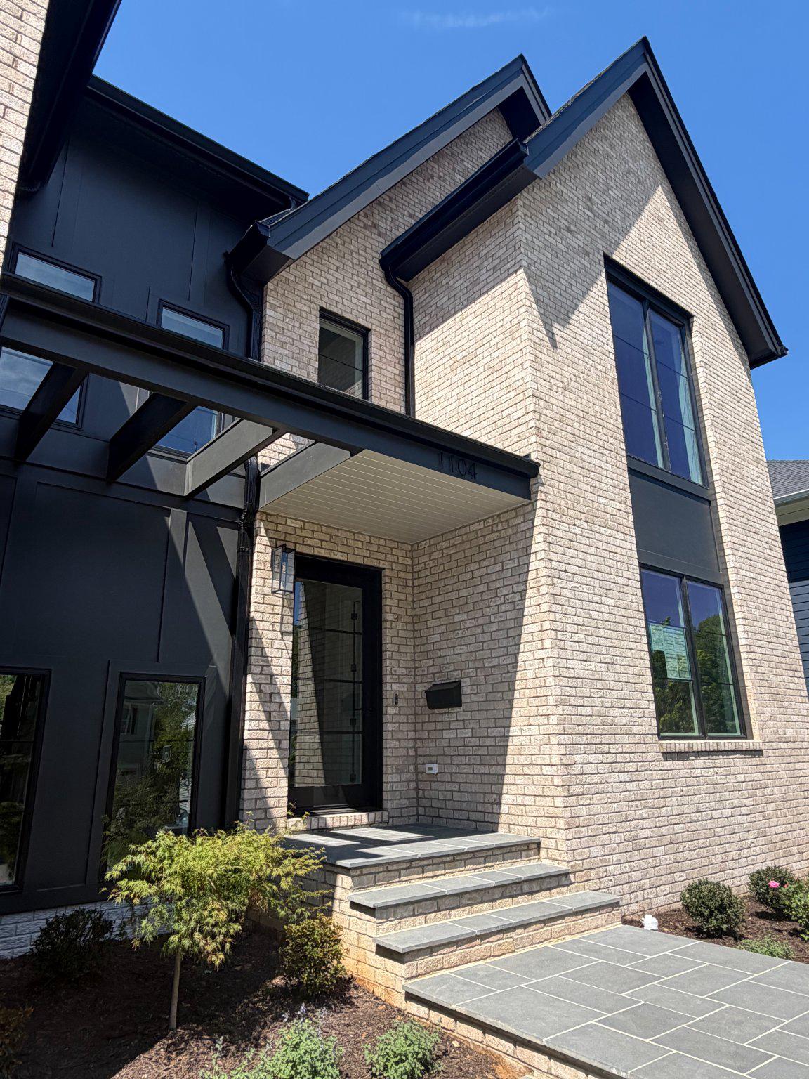 WHISTLING PINES - Residential