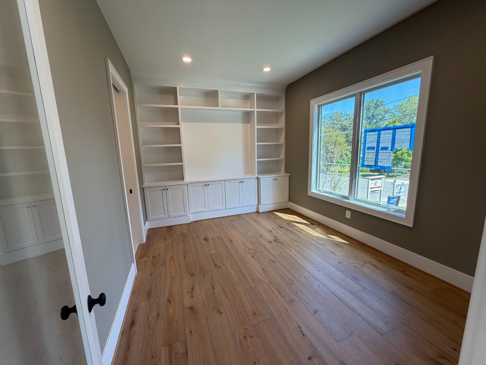 WHISTLING PINES - Residential