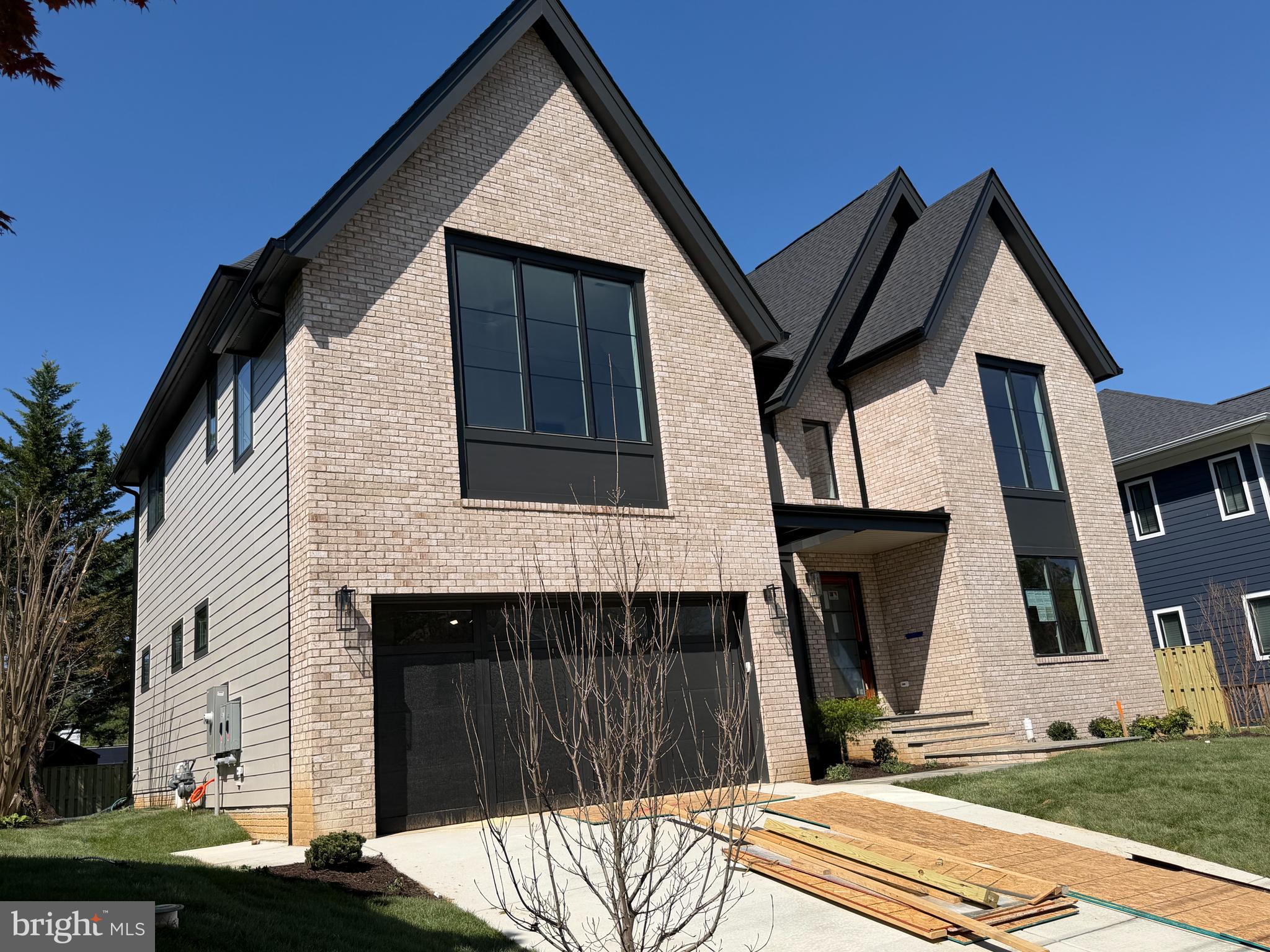 WHISTLING PINES - Residential