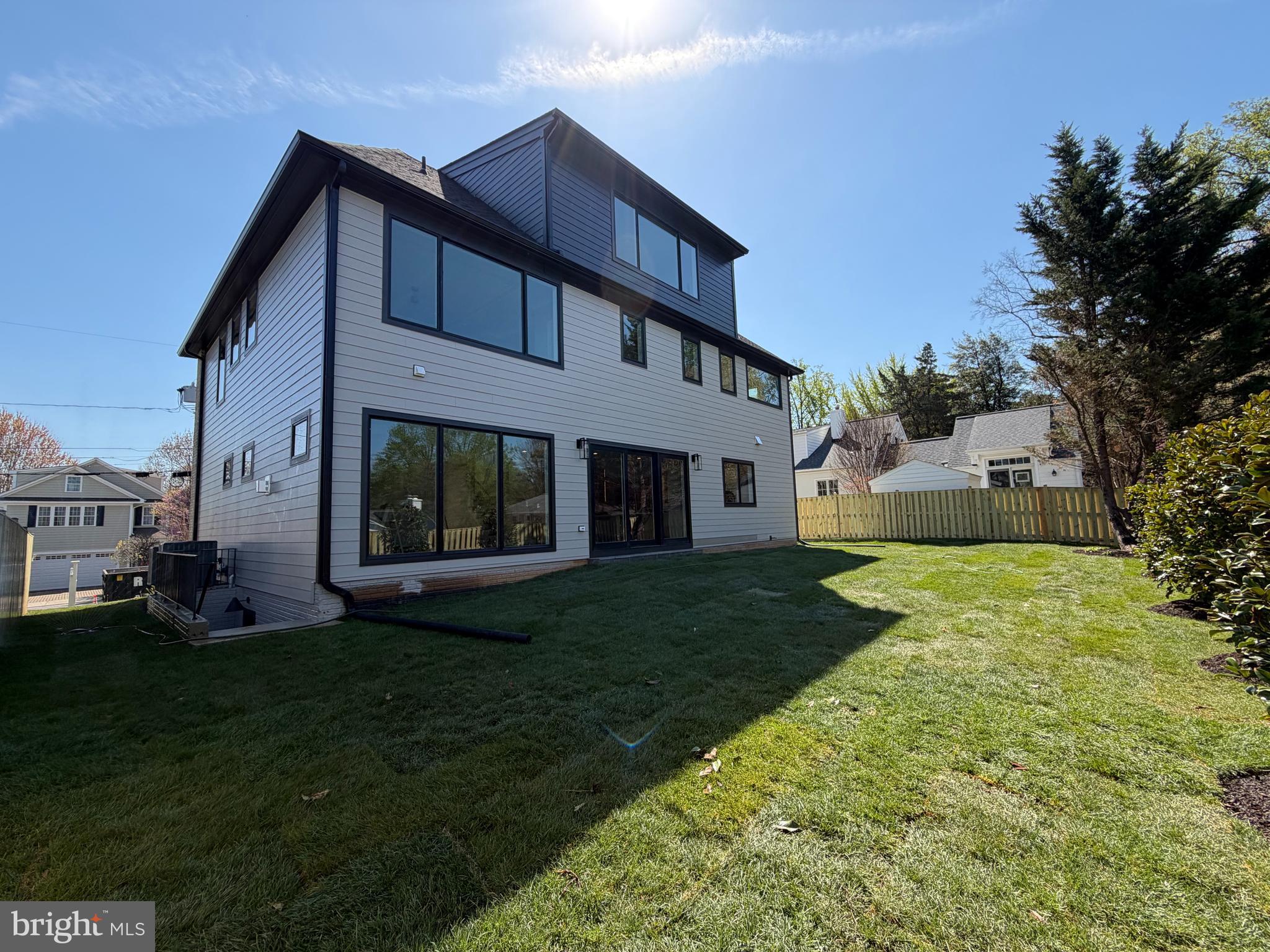 WHISTLING PINES - Residential