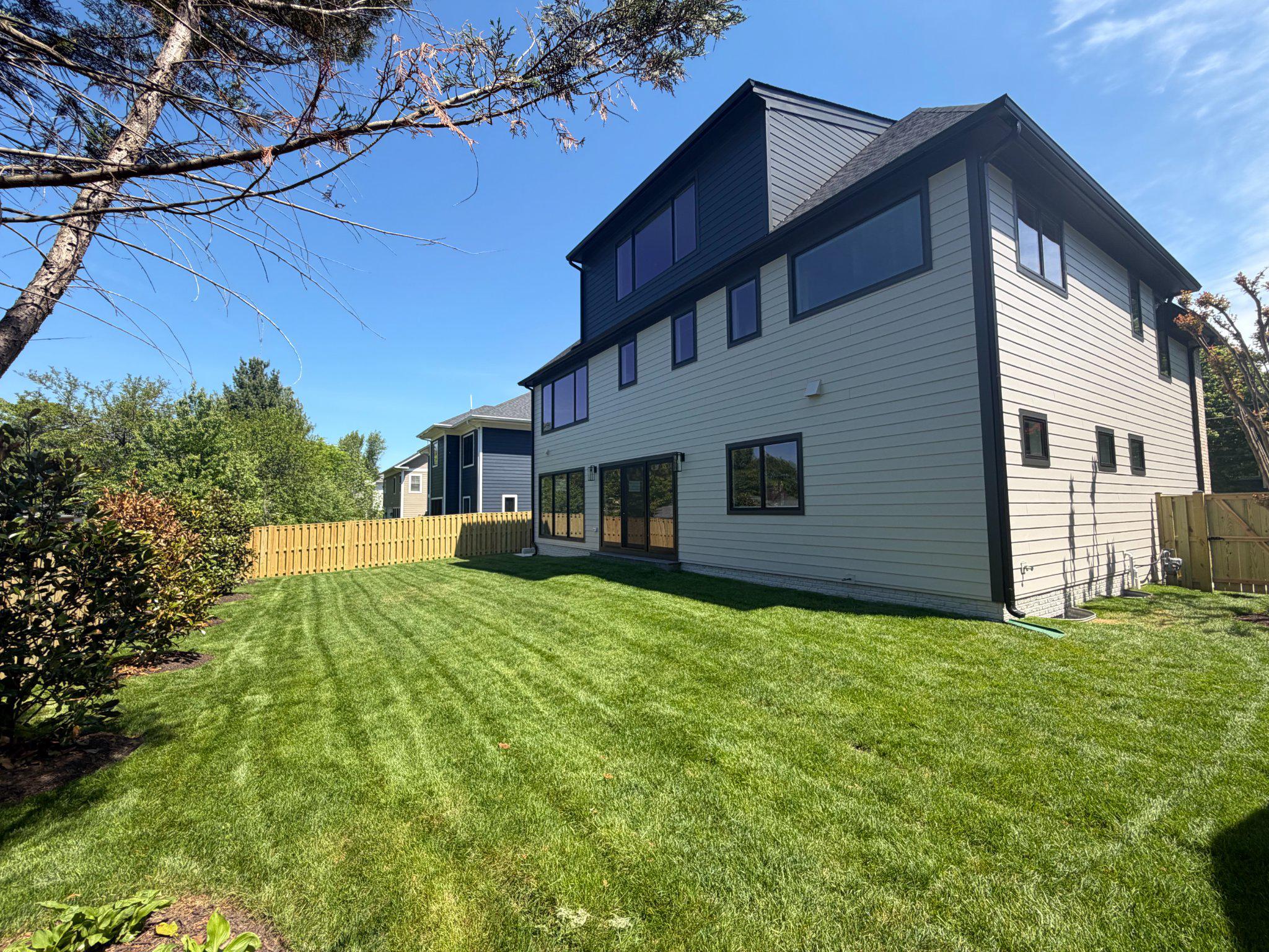 WHISTLING PINES - Residential