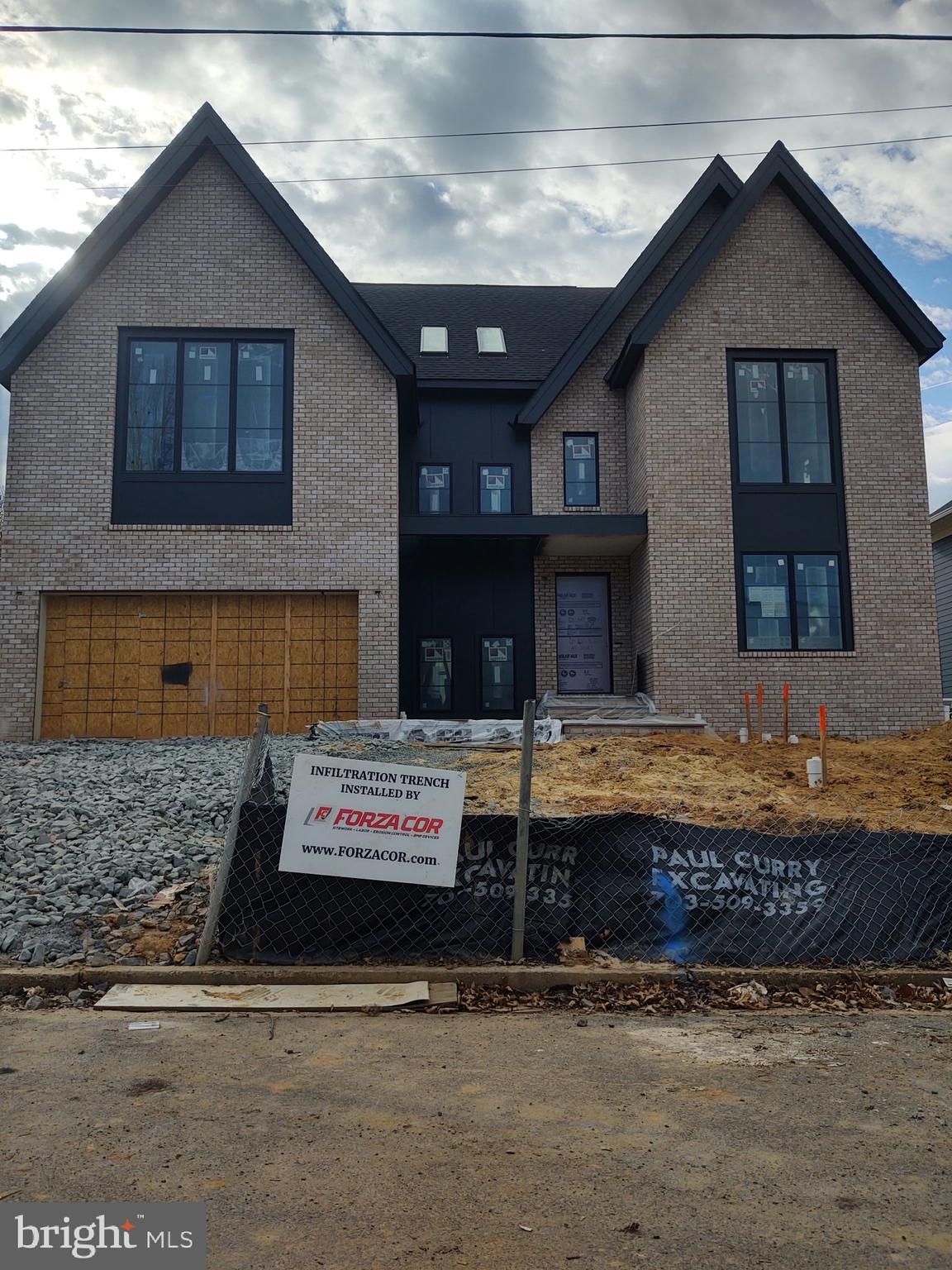 WHISTLING PINES - Residential