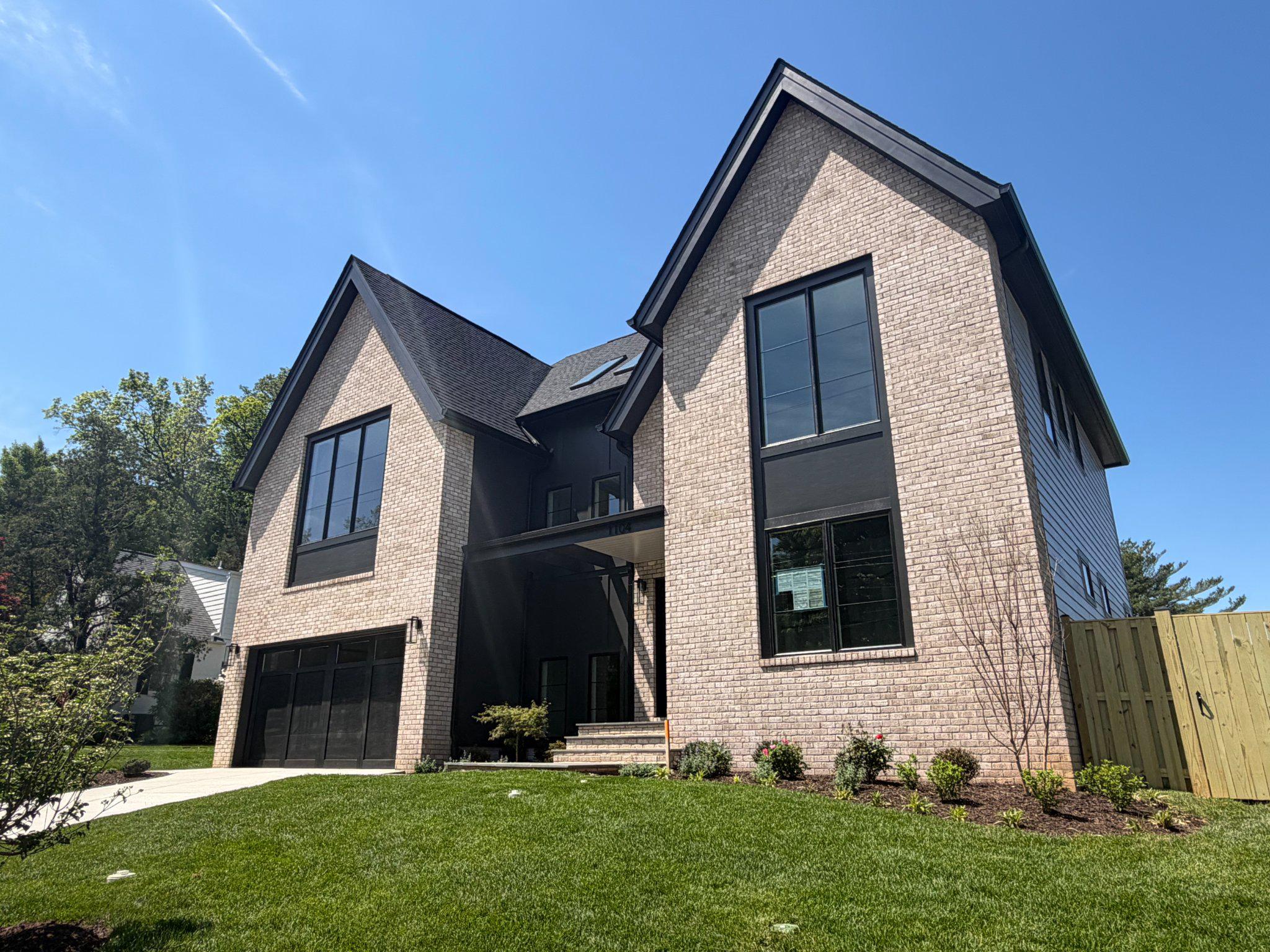 WHISTLING PINES - Residential