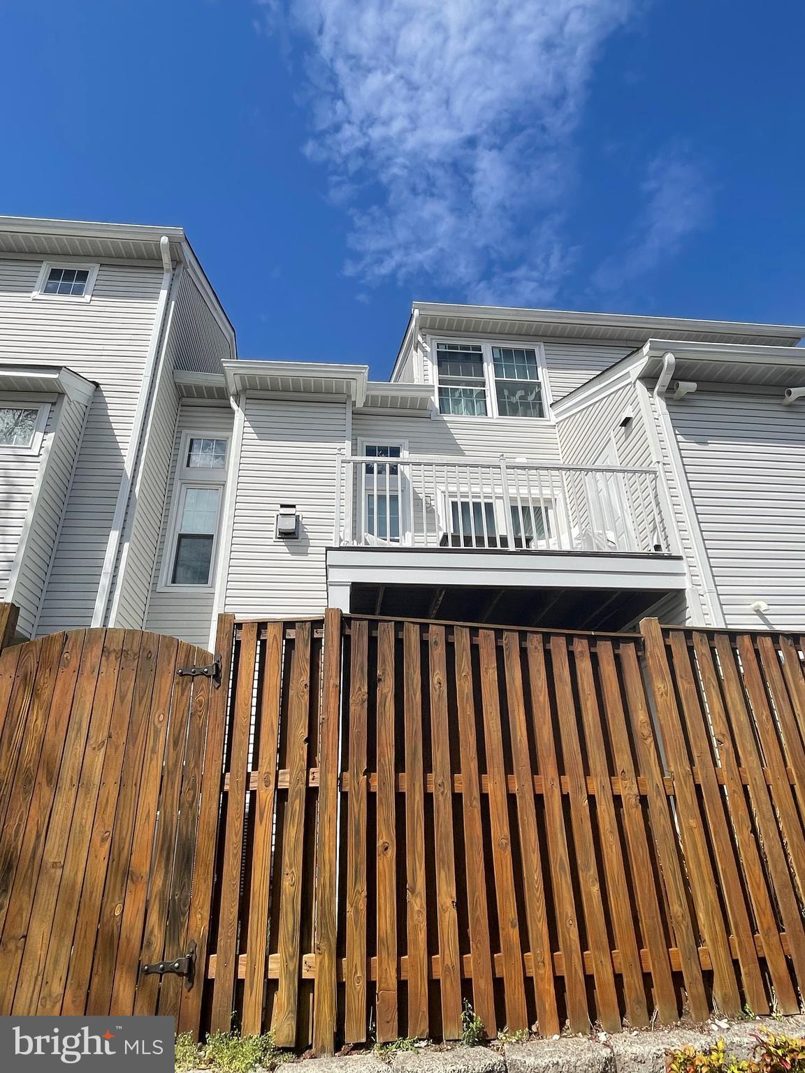 ISLAND CREEK - Residential Lease