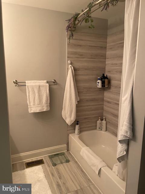 ISLAND CREEK - Residential Lease