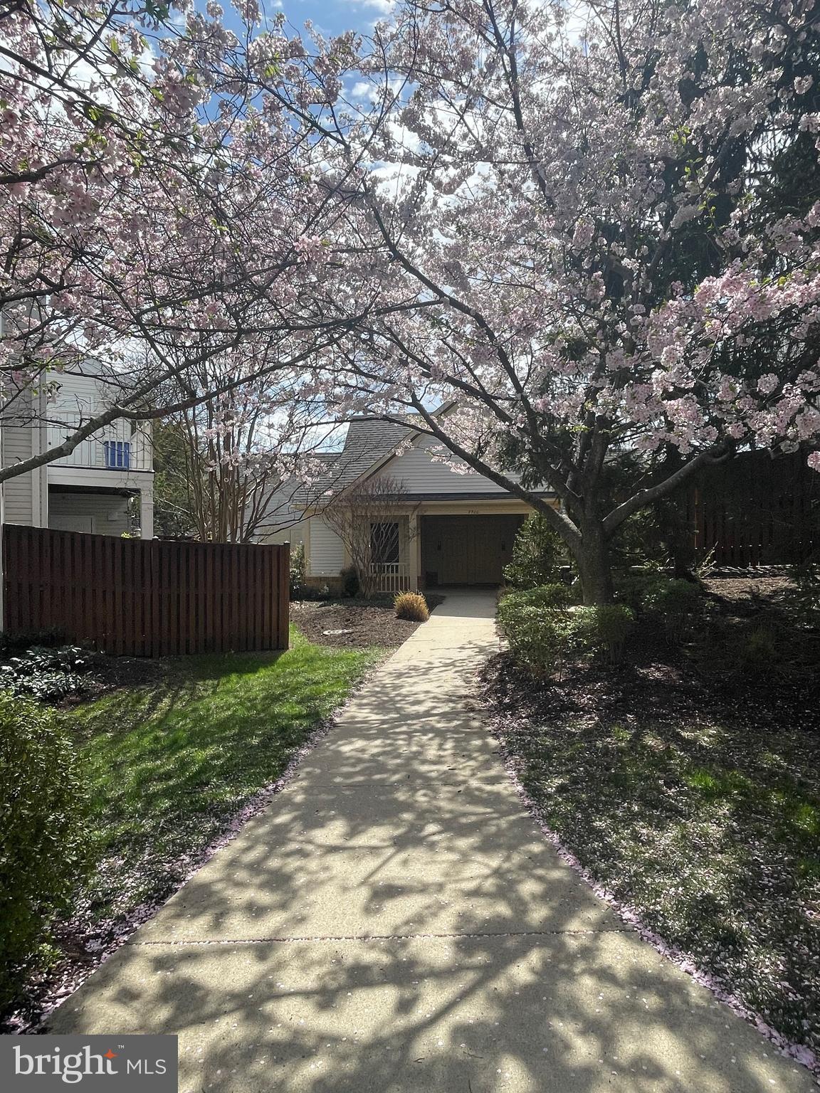 ISLAND CREEK - Residential Lease