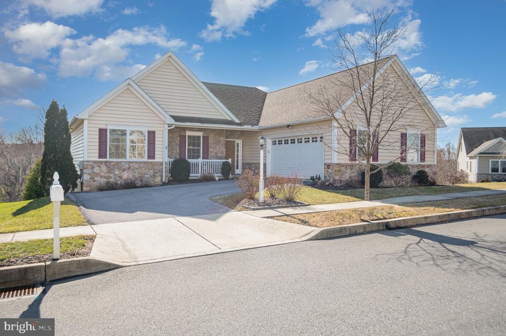 Photo of 572 Prince George Drive, Lancaster, PA 17601 (MLS # PALA2046706)