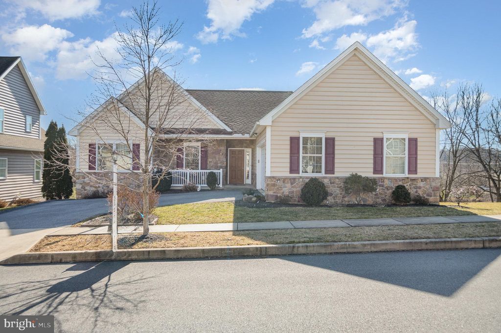 Photo of 572 Prince George Drive, Lancaster, PA 17601 (MLS # PALA2046706)
