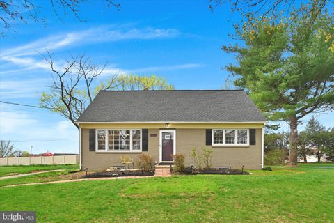 608 ENFIELD DRIVE LANCASTER PA 17601