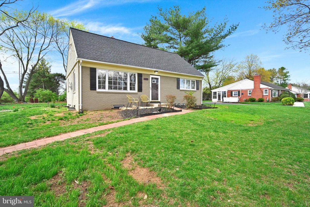 Photo of 608 Enfield Drive, LANCASTER, PA 17601 (MLS # PALA2068302)