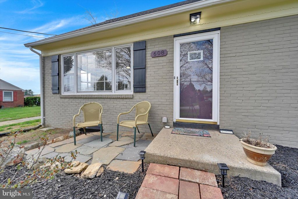 Photo of 608 Enfield Drive, LANCASTER, PA 17601 (MLS # PALA2068302)