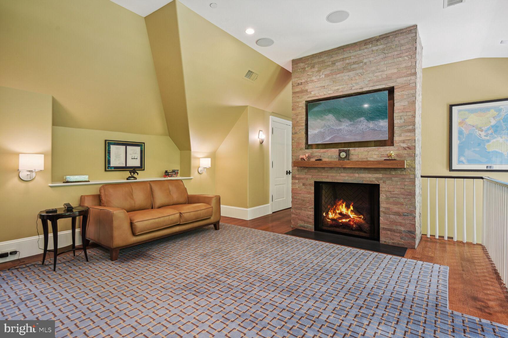 BURNING TREE - Residential