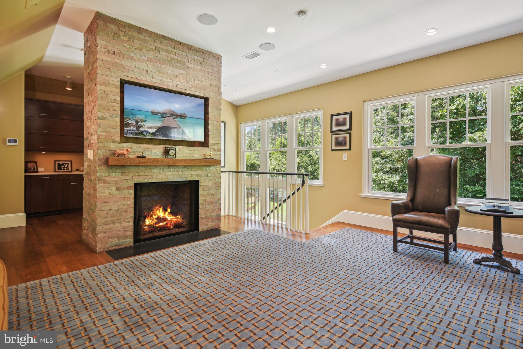 BURNING TREE - Residential