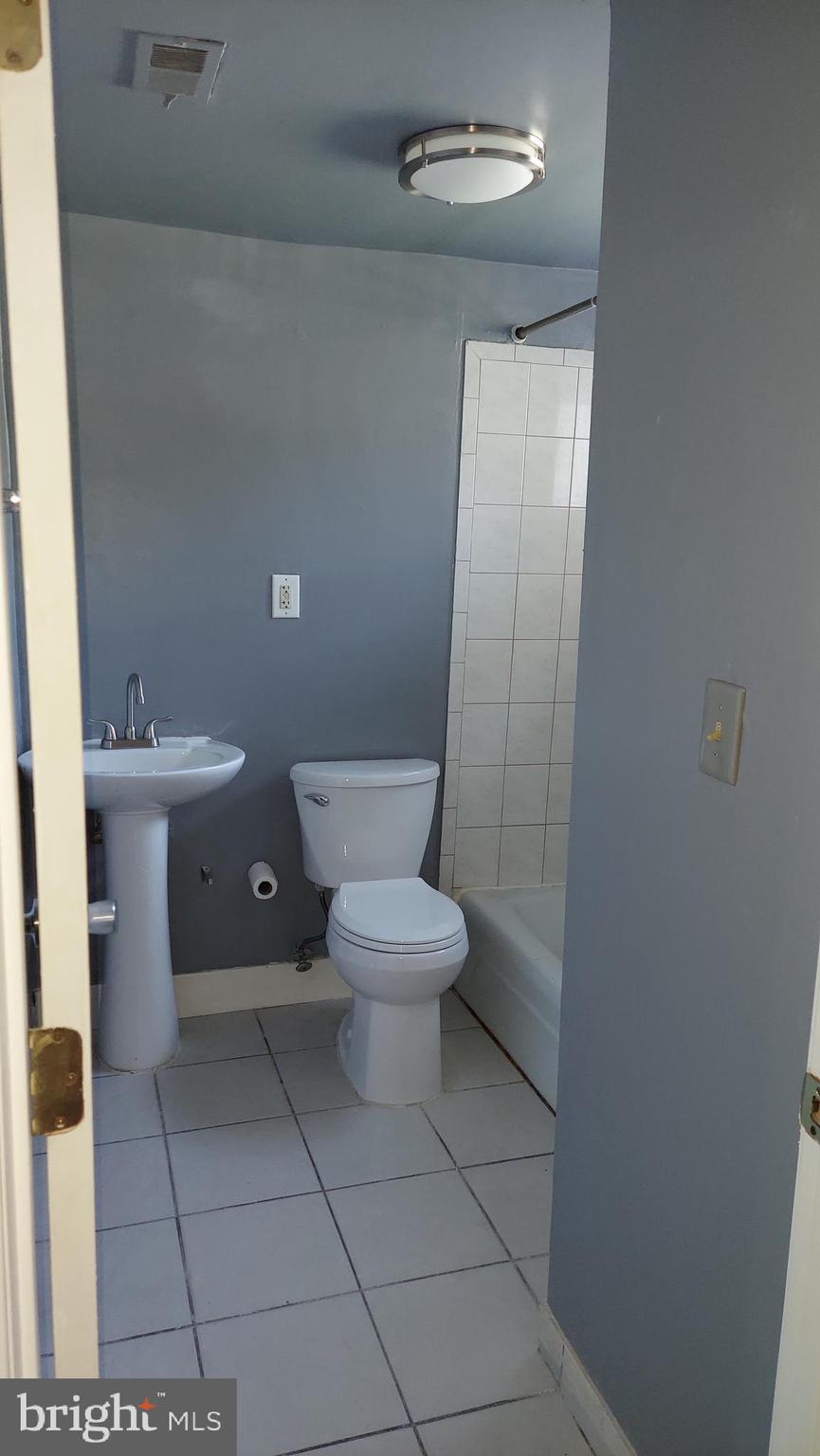 FRENCHMANS CREEK - Residential Lease