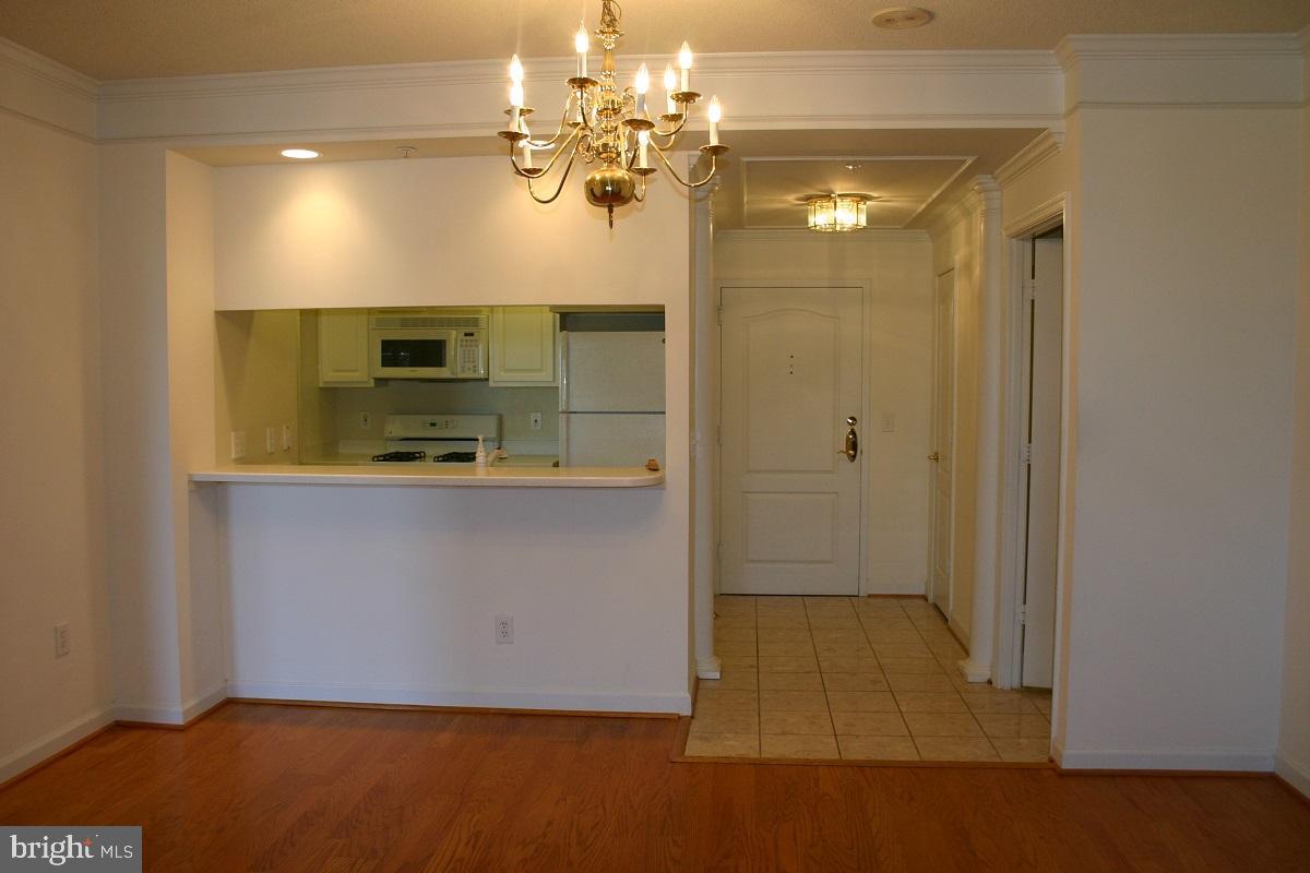 VIRGINIA SQUARE - Residential Lease