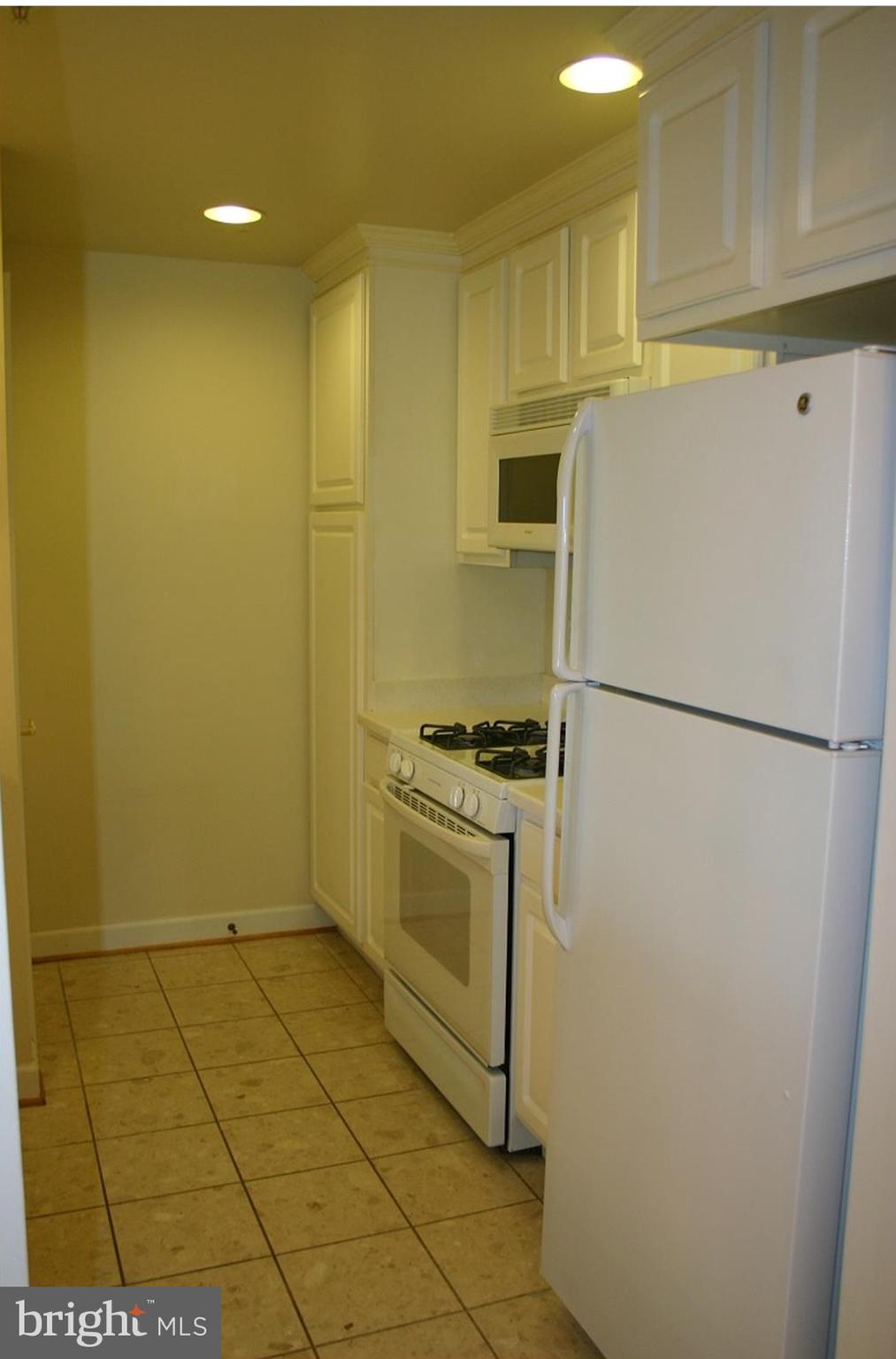 VIRGINIA SQUARE - Residential Lease