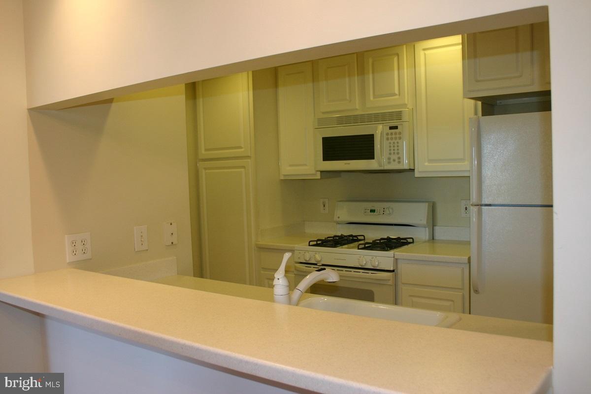 VIRGINIA SQUARE - Residential Lease