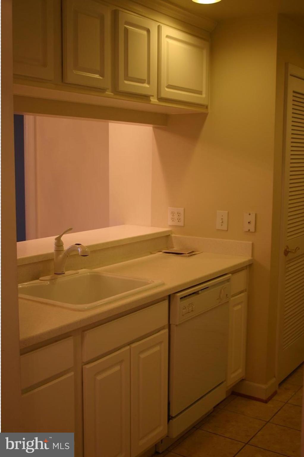 VIRGINIA SQUARE - Residential Lease