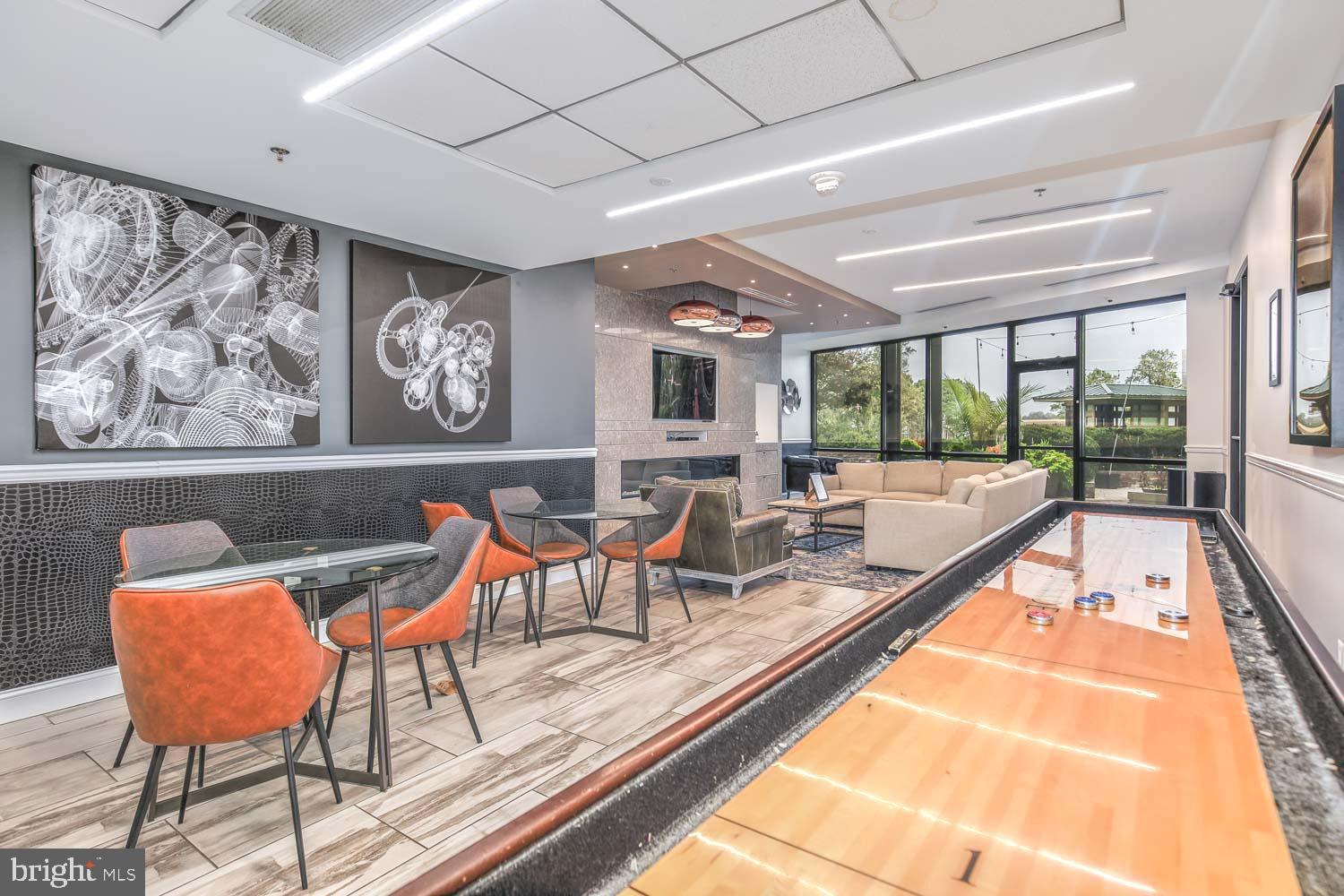 PROMENADE TOWERS - Residential